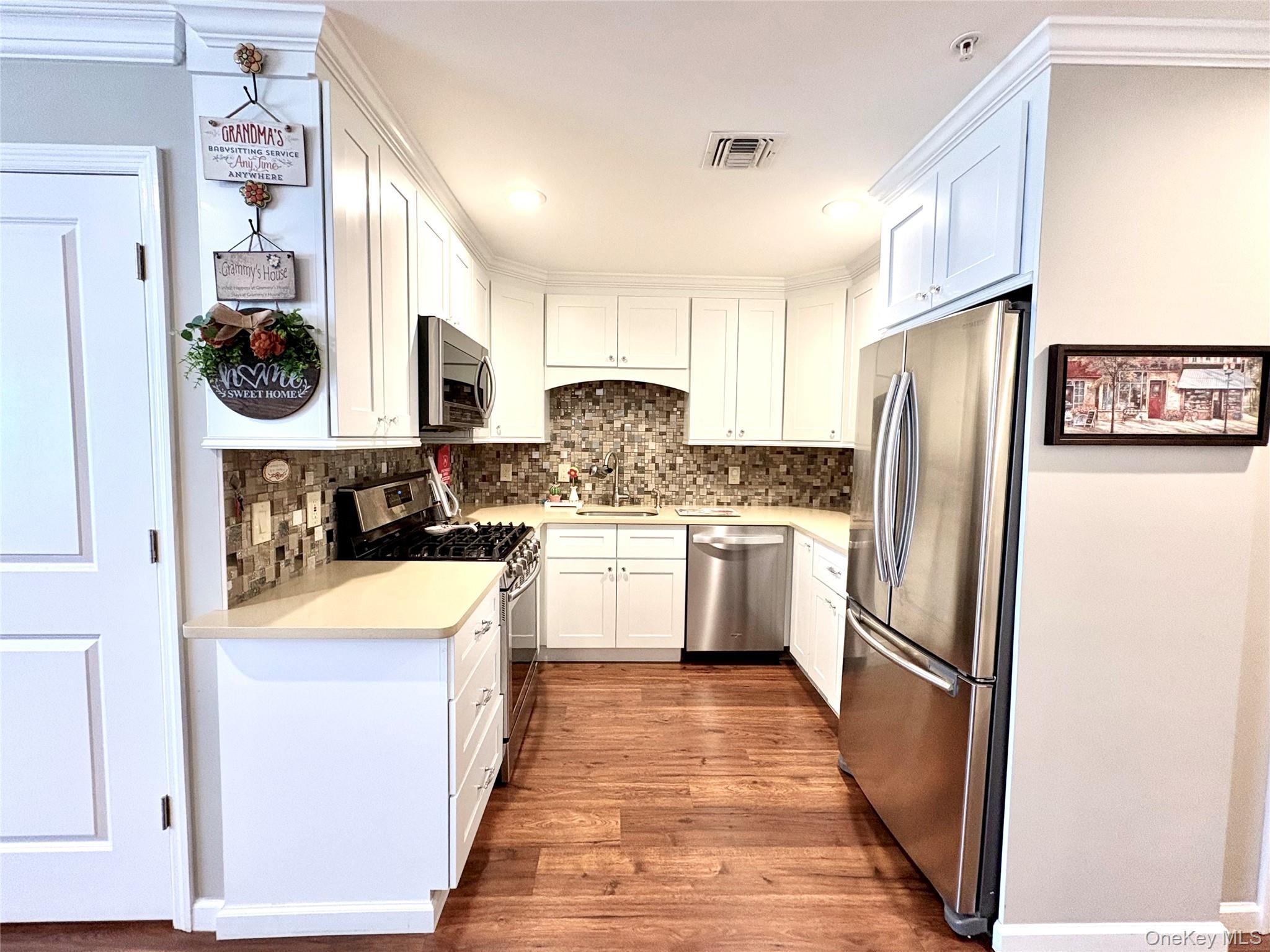 Condo Hunter  Suffolk County, NY 11722, MLS-966426-8