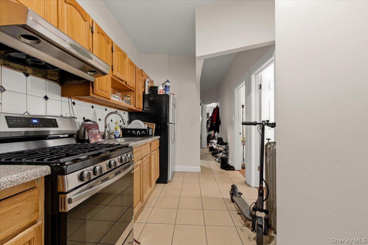 Single Family Victor  Bronx, NY 10462, MLS-966437-24