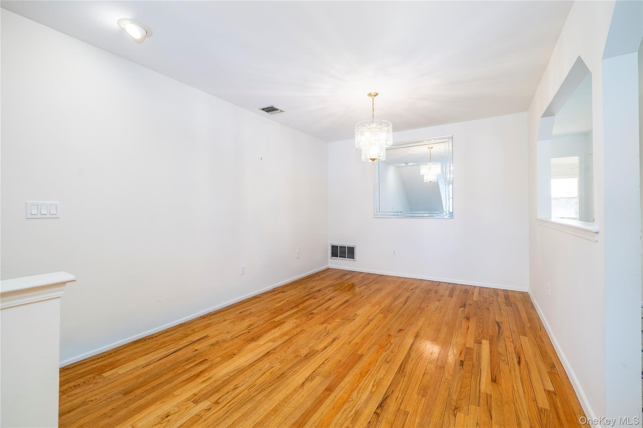 Condo Ridgewood Nassau County, NY 11793, MLS-966631-10