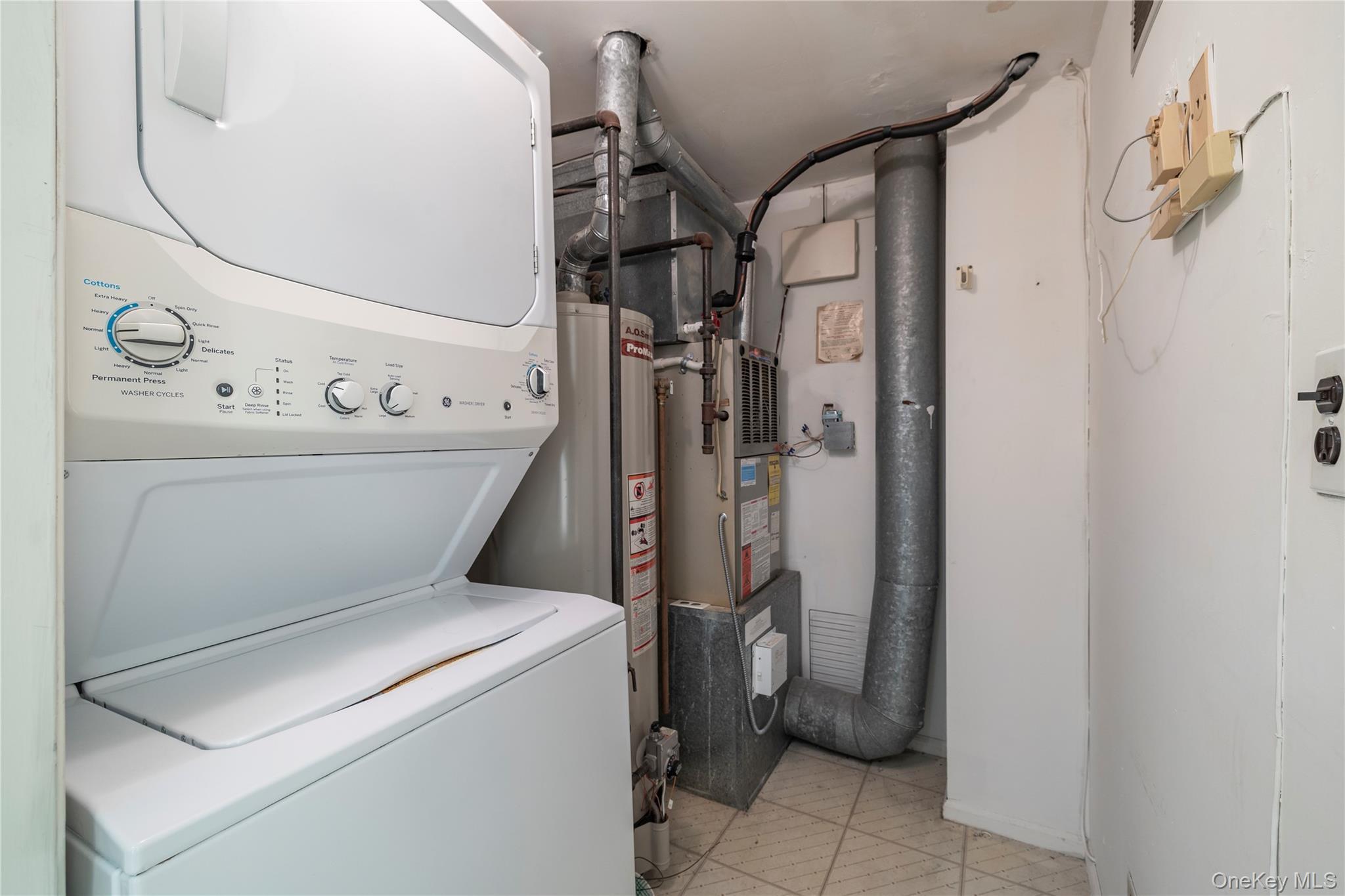 Condo Ridgewood Nassau County, NY 11793, MLS-966631-16