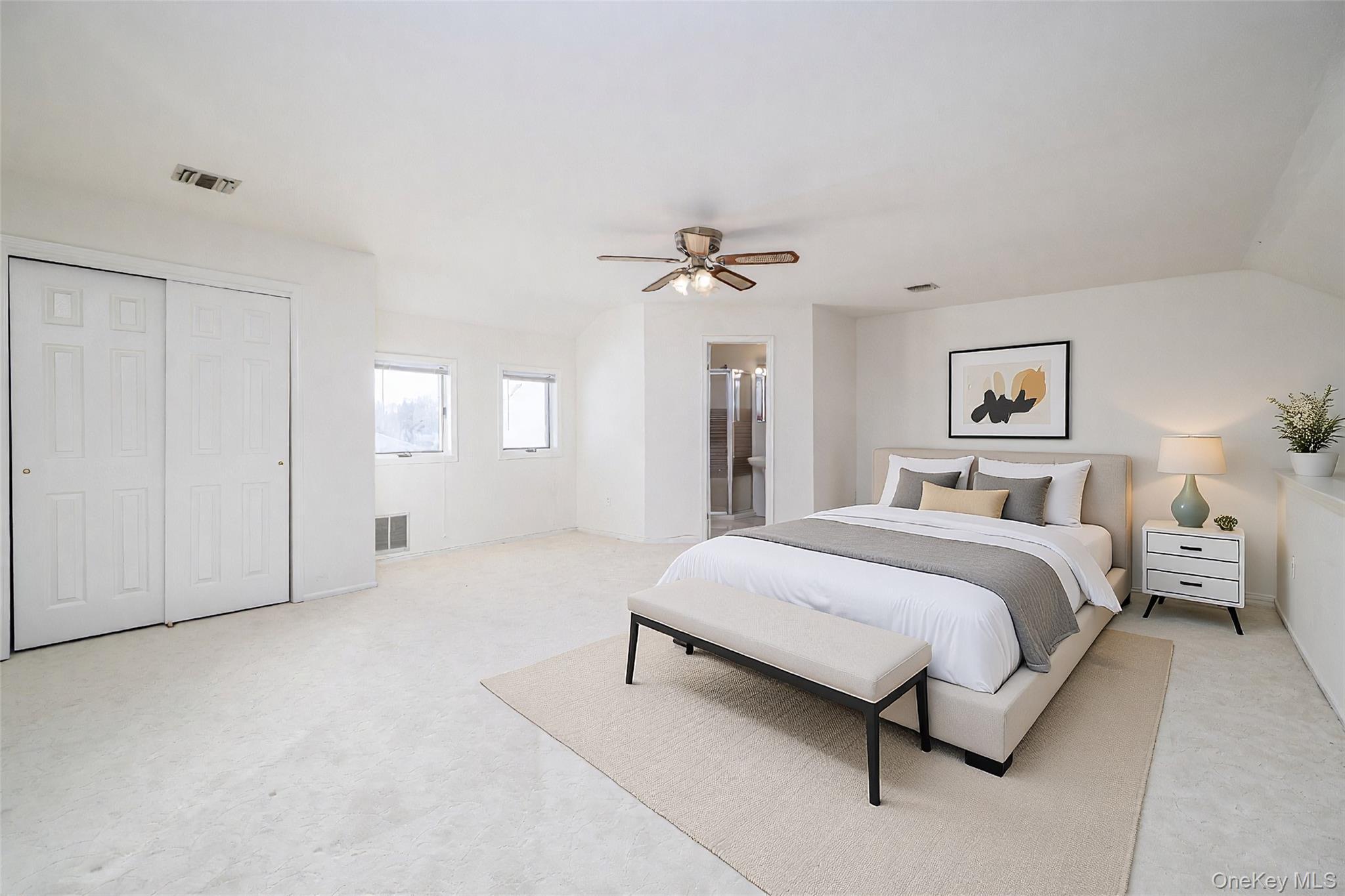 Condo Ridgewood Nassau County, NY 11793, MLS-966631-22