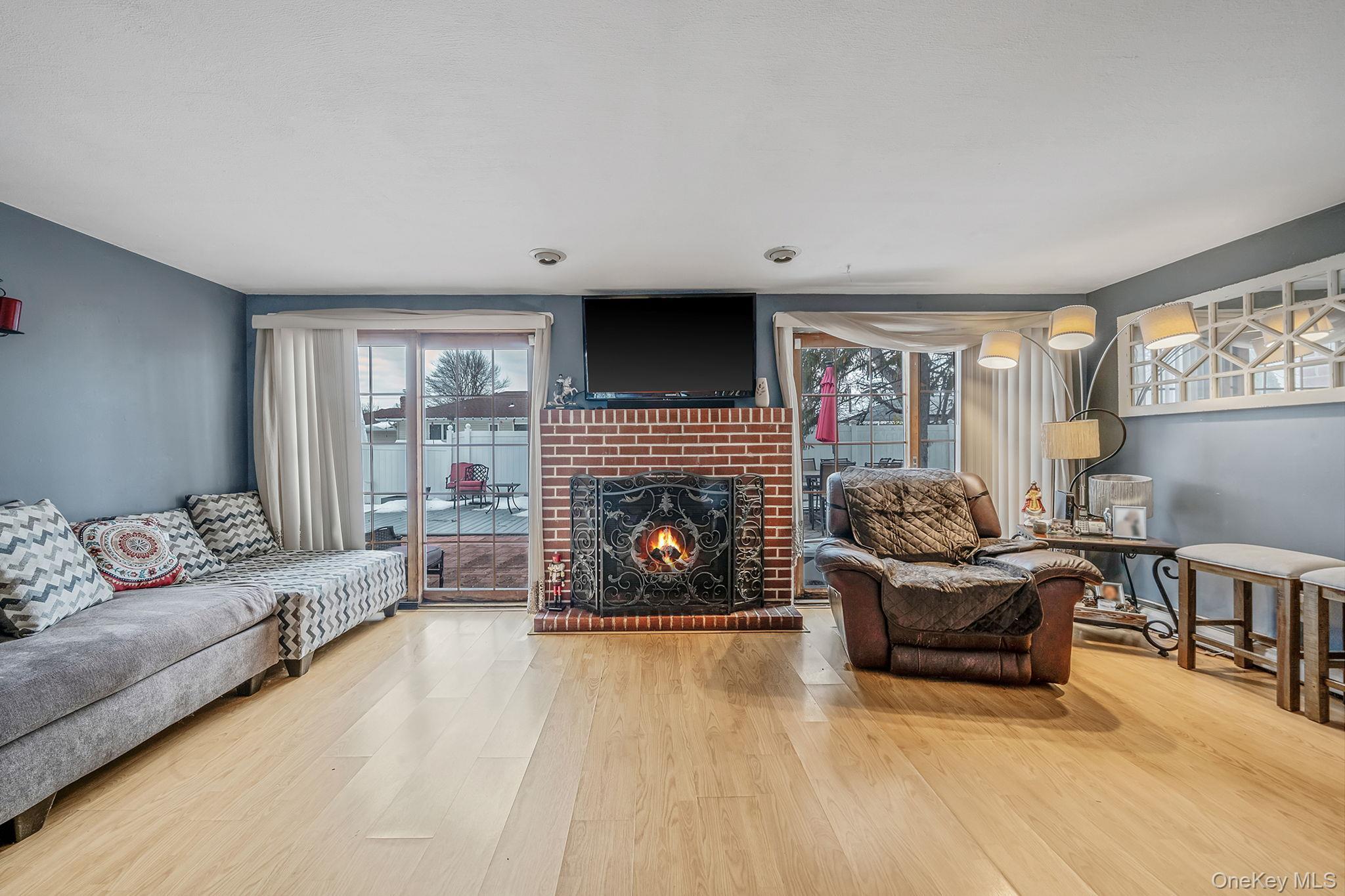 Single Family Pacific  Suffolk County, NY 11729, MLS-966632-11