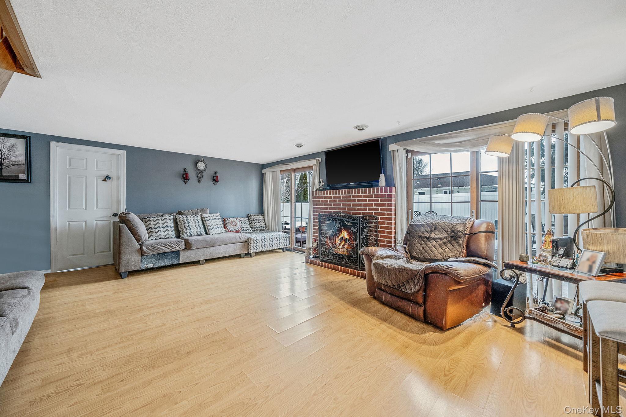 Single Family Pacific  Suffolk County, NY 11729, MLS-966632-12
