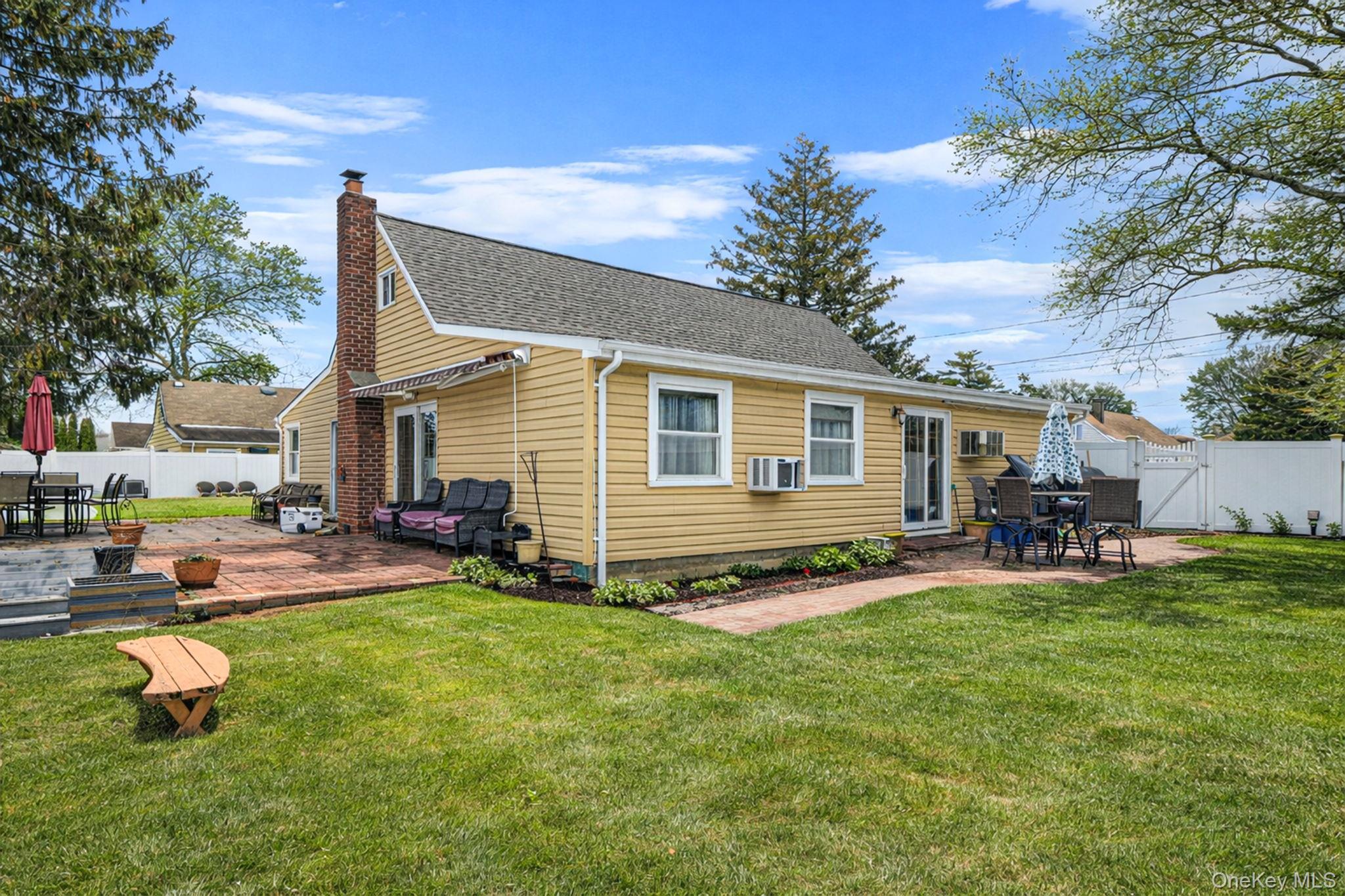 Single Family Pacific  Suffolk County, NY 11729, MLS-966632-27