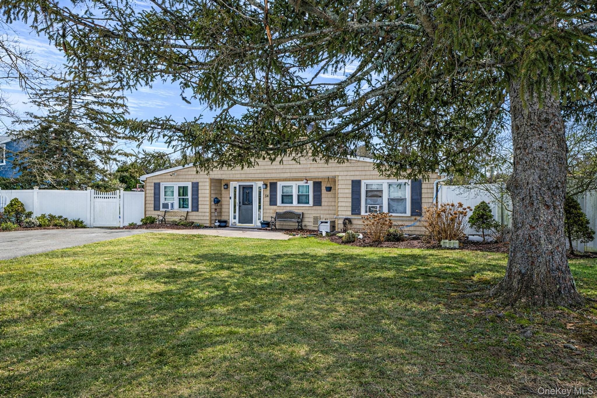 Single Family Pacific  Suffolk County, NY 11729, MLS-966632-4