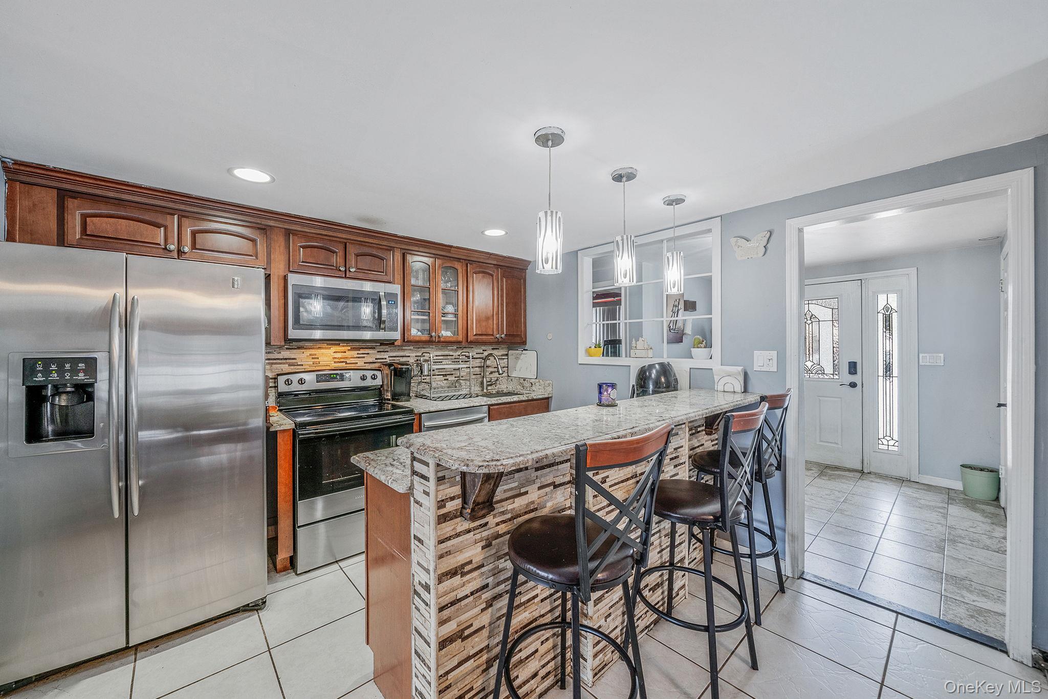 Single Family Pacific  Suffolk County, NY 11729, MLS-966632-7