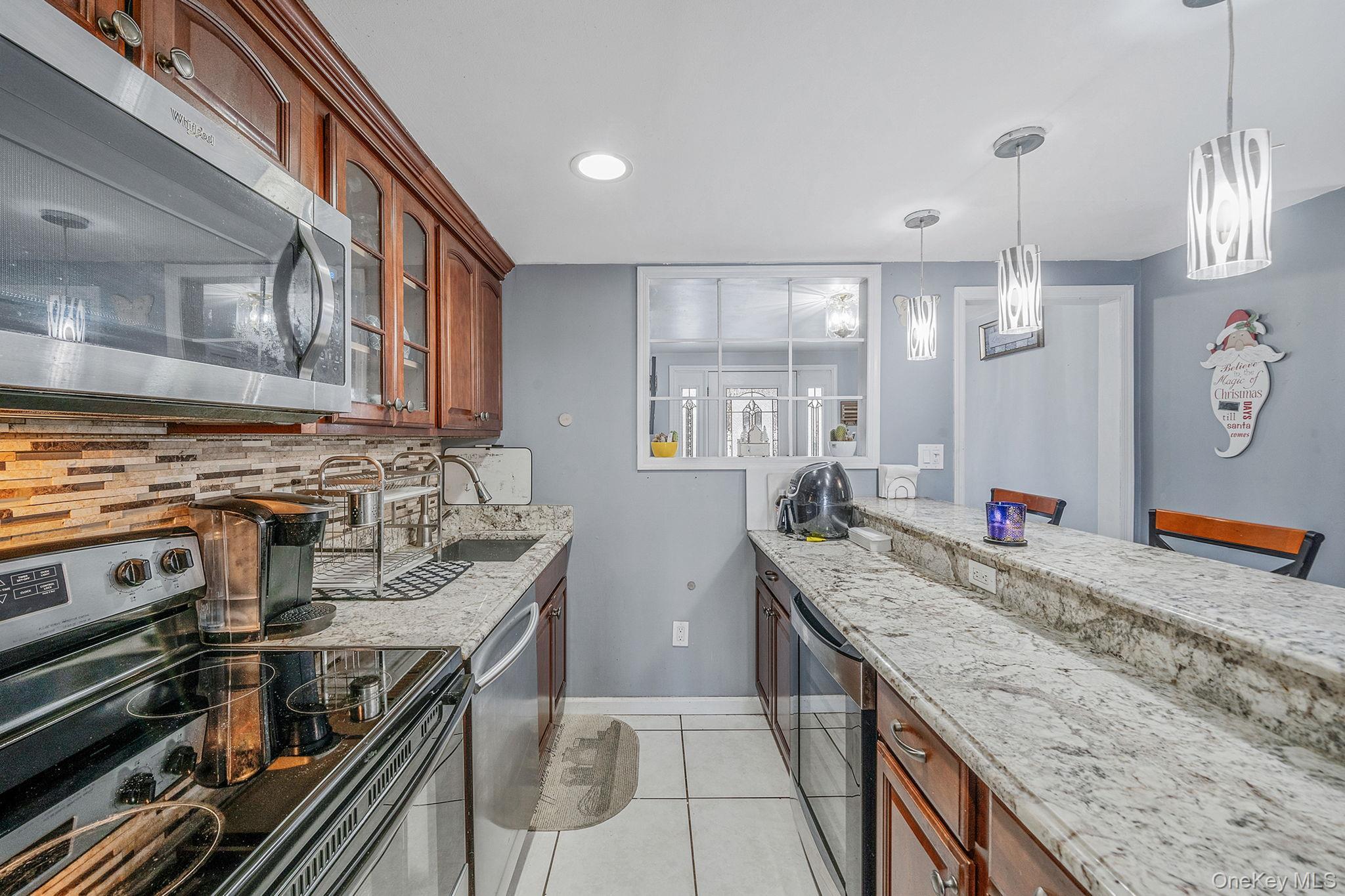 Single Family Pacific  Suffolk County, NY 11729, MLS-966632-8