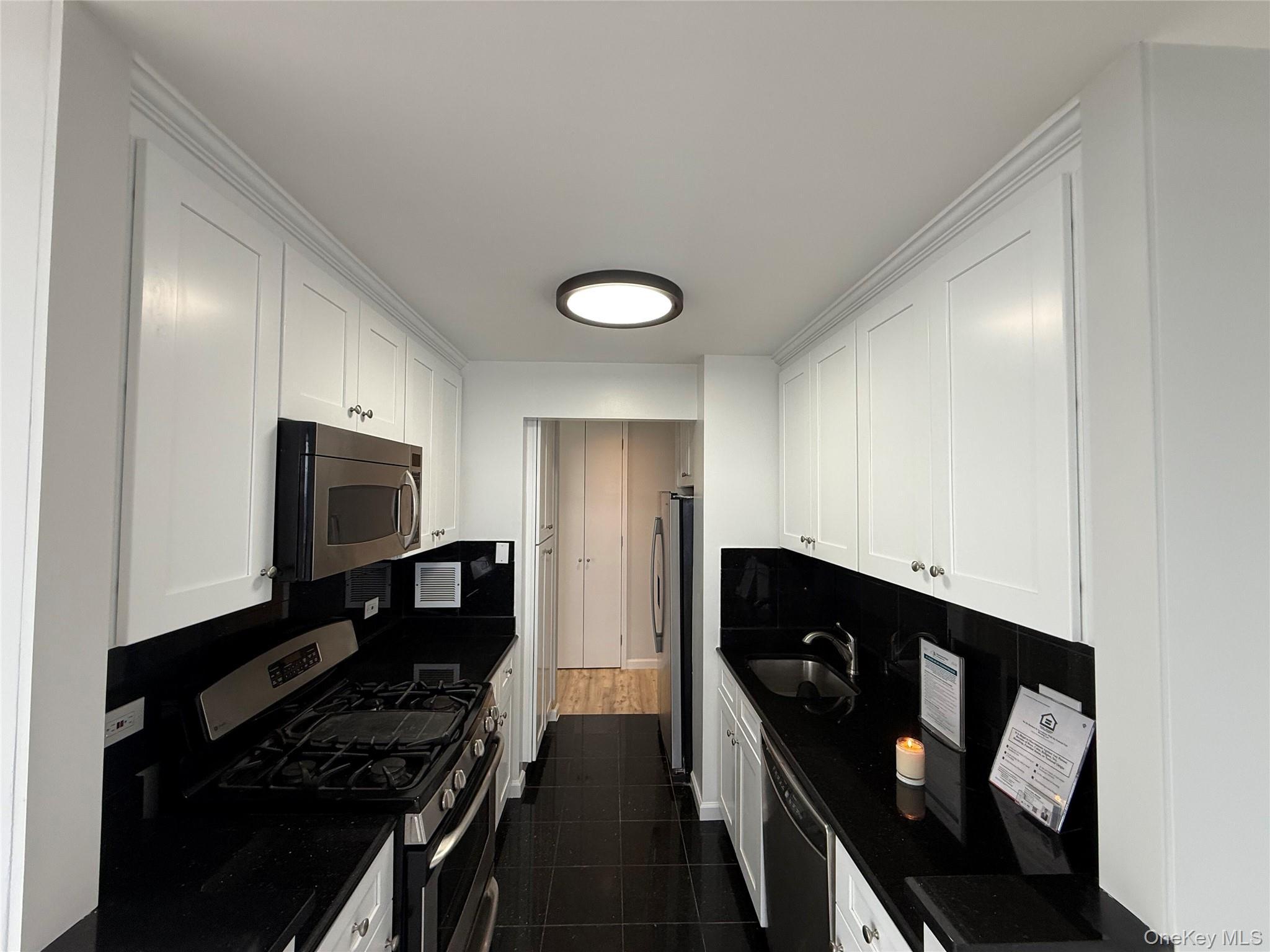 Condo Queens  Queens, NY 11375, MLS-966718-12