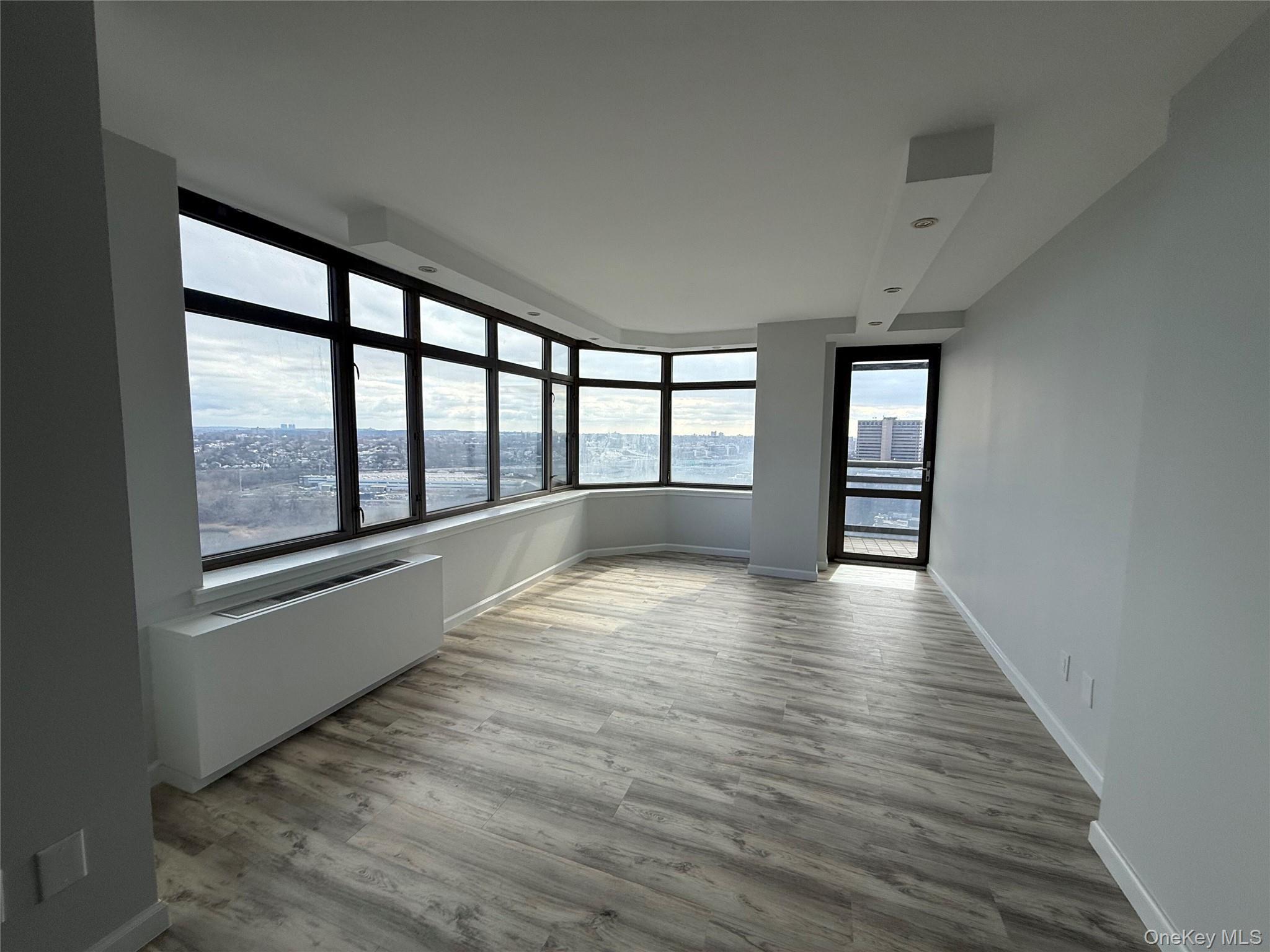 Condo Queens  Queens, NY 11375, MLS-966718-17