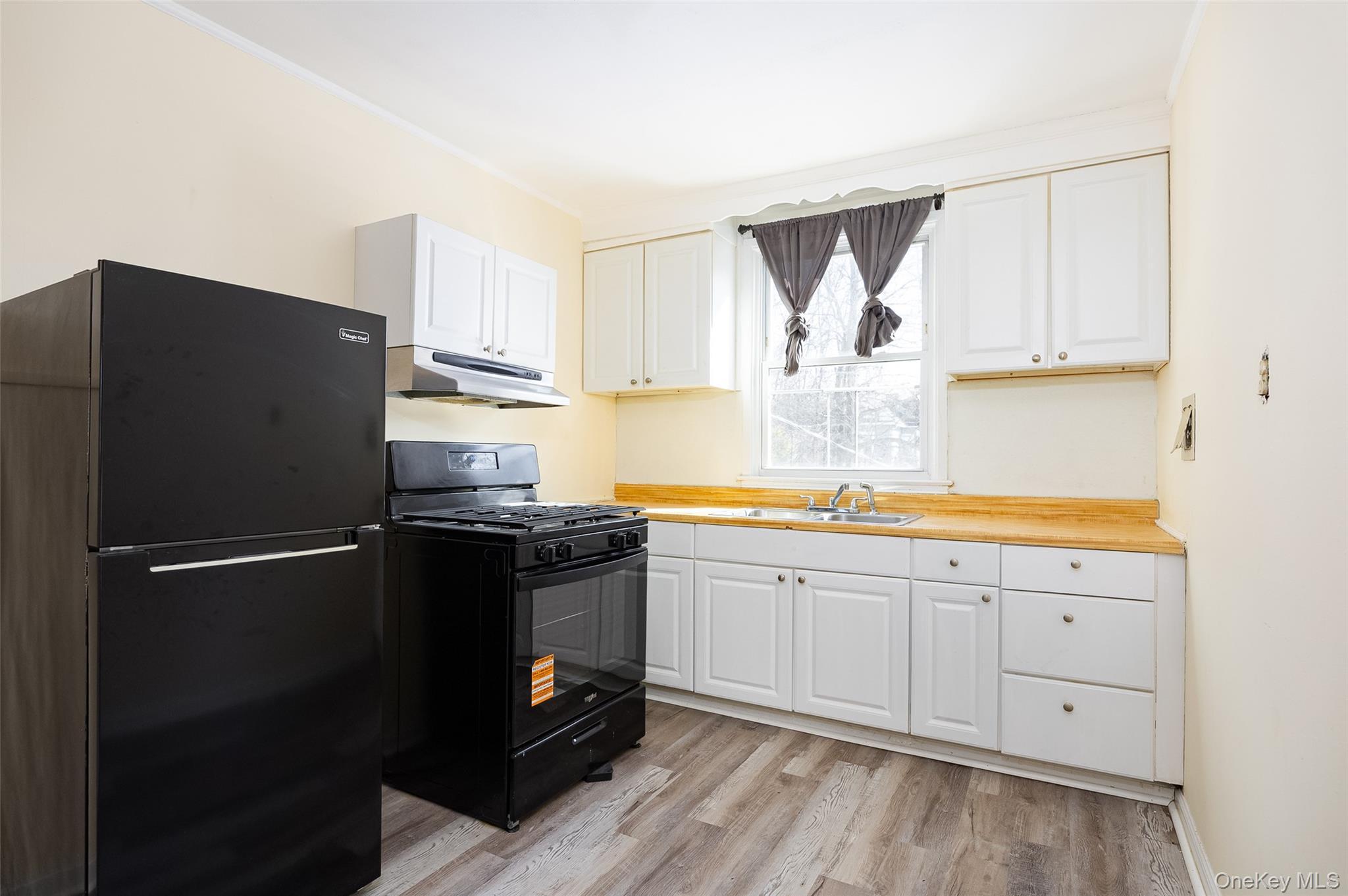 Single Family Vernon  Dutchess County, NY 12601, MLS-966725-11