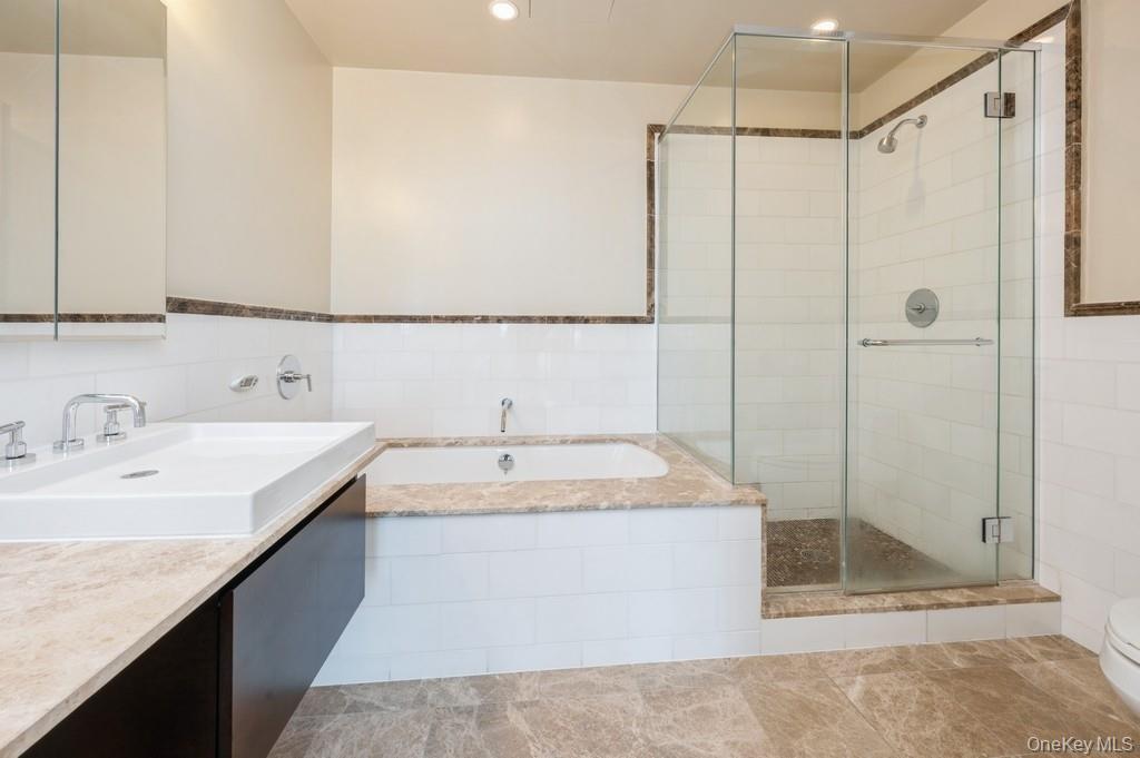 Condo Huguenot  Westchester County, NY 10801, MLS-966755-14