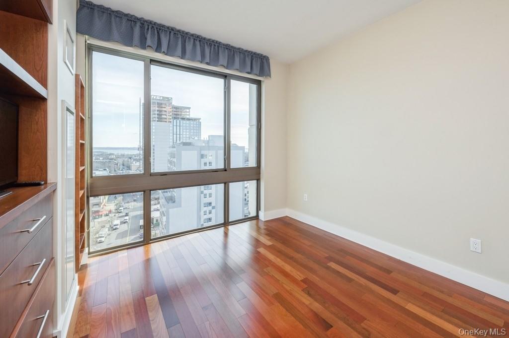 Condo Huguenot  Westchester County, NY 10801, MLS-966755-15