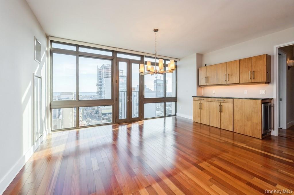 Condo Huguenot  Westchester County, NY 10801, MLS-966755-2