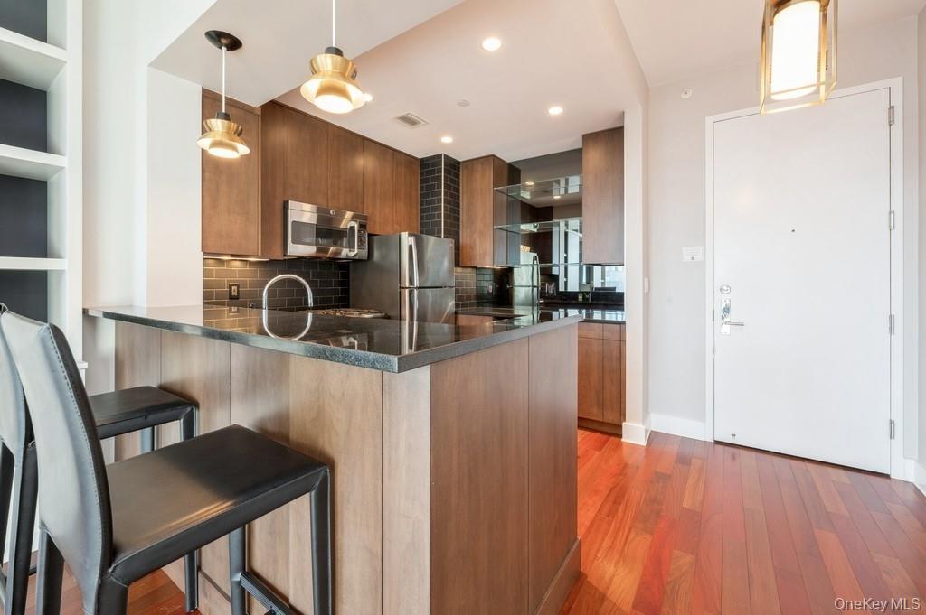 Condo Huguenot  Westchester County, NY 10801, MLS-966755-22