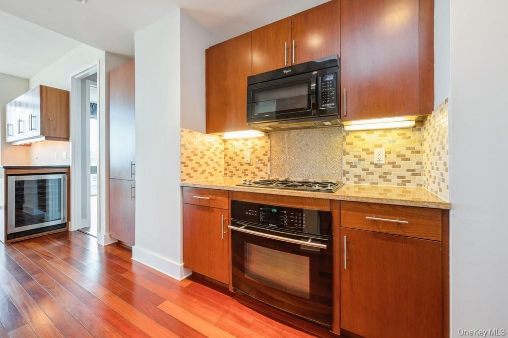 Condo Huguenot  Westchester County, NY 10801, MLS-966755-8