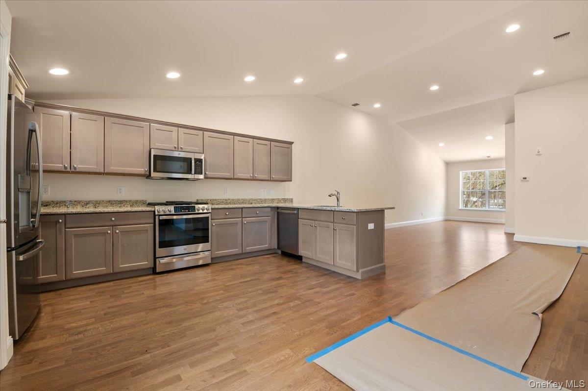 Condo Steven  Suffolk County, NY 11746, MLS-966778-3