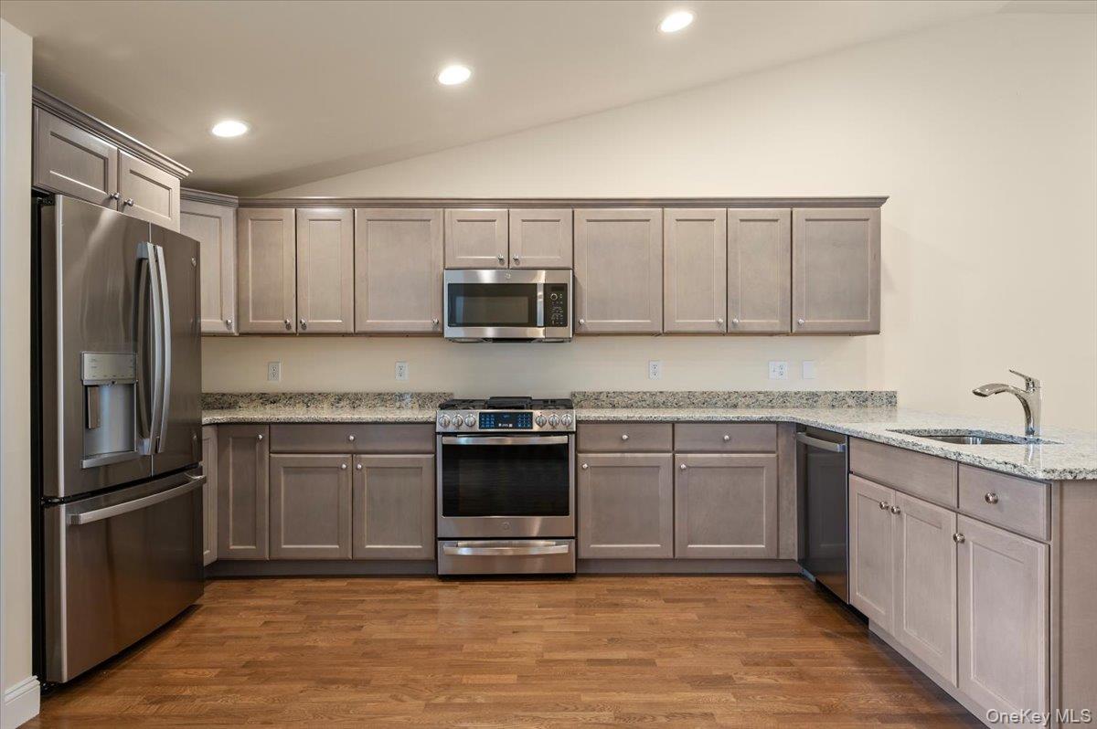 Condo Steven  Suffolk County, NY 11746, MLS-966778-4