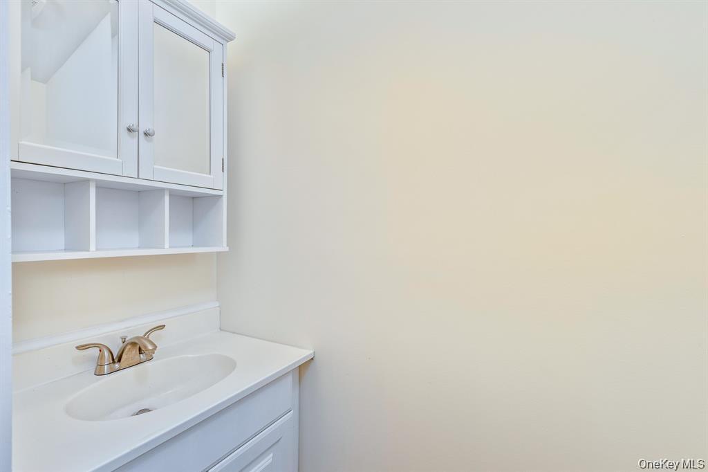 Single Family Old Medford Suffolk County, NY 11763, MLS-966784-21