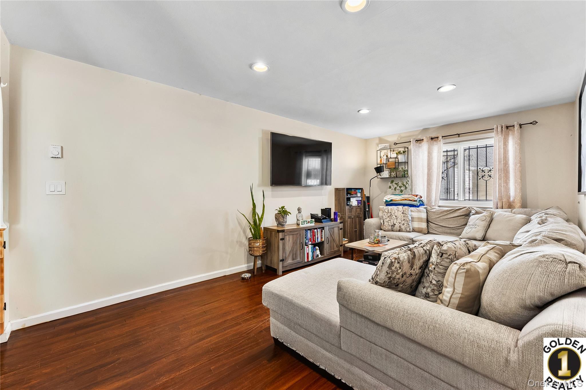 Single Family 156th  Queens, NY 11357, MLS-966795-23