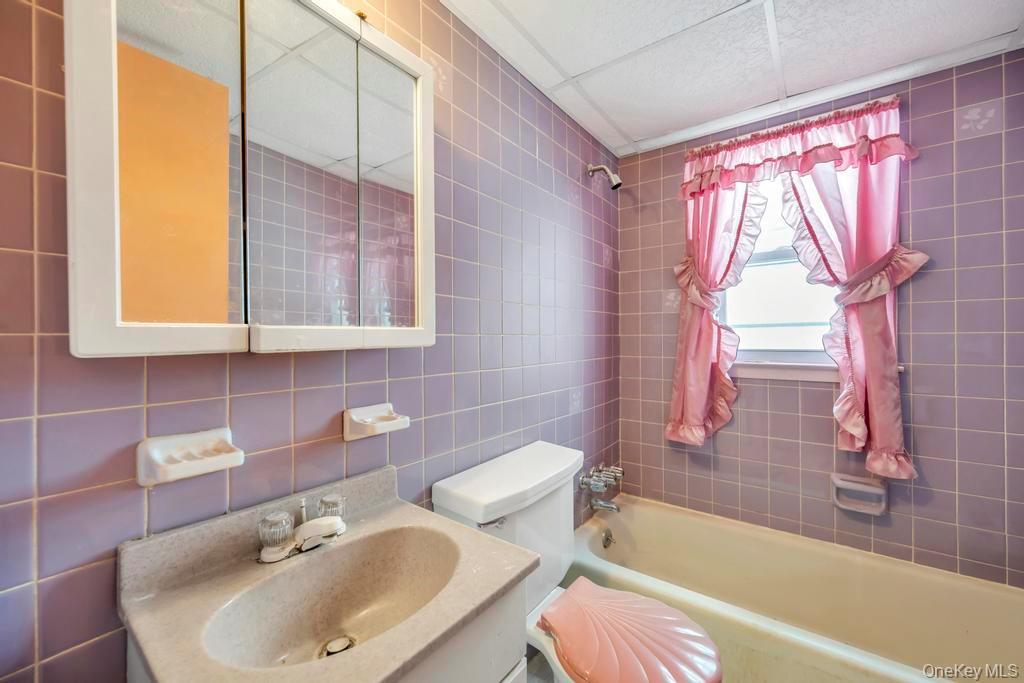 Single Family Ontario  Nassau County, NY 11758, MLS-966813-10