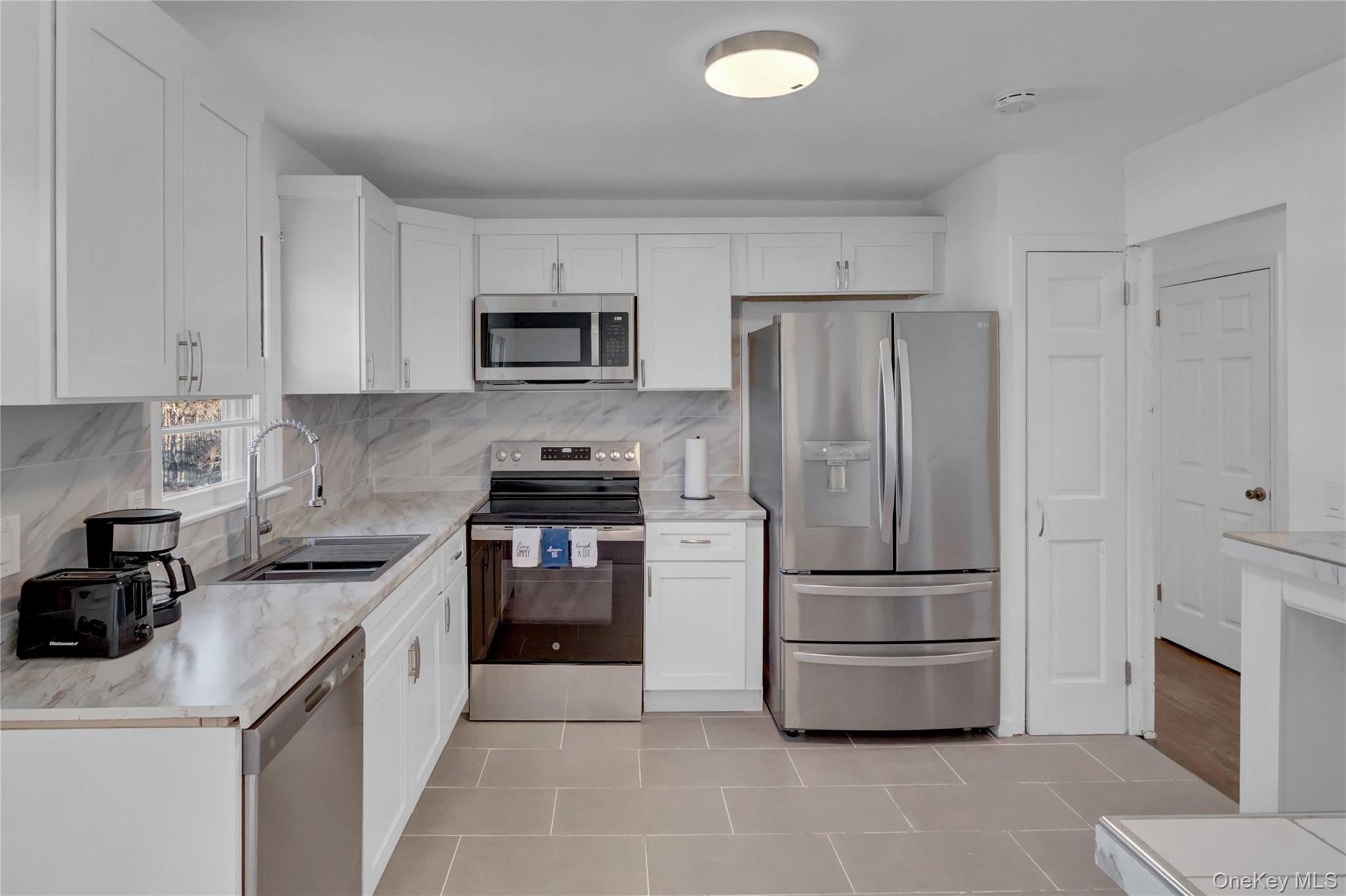 Single Family Middle Island  Suffolk County, NY 11763, MLS-966832-8