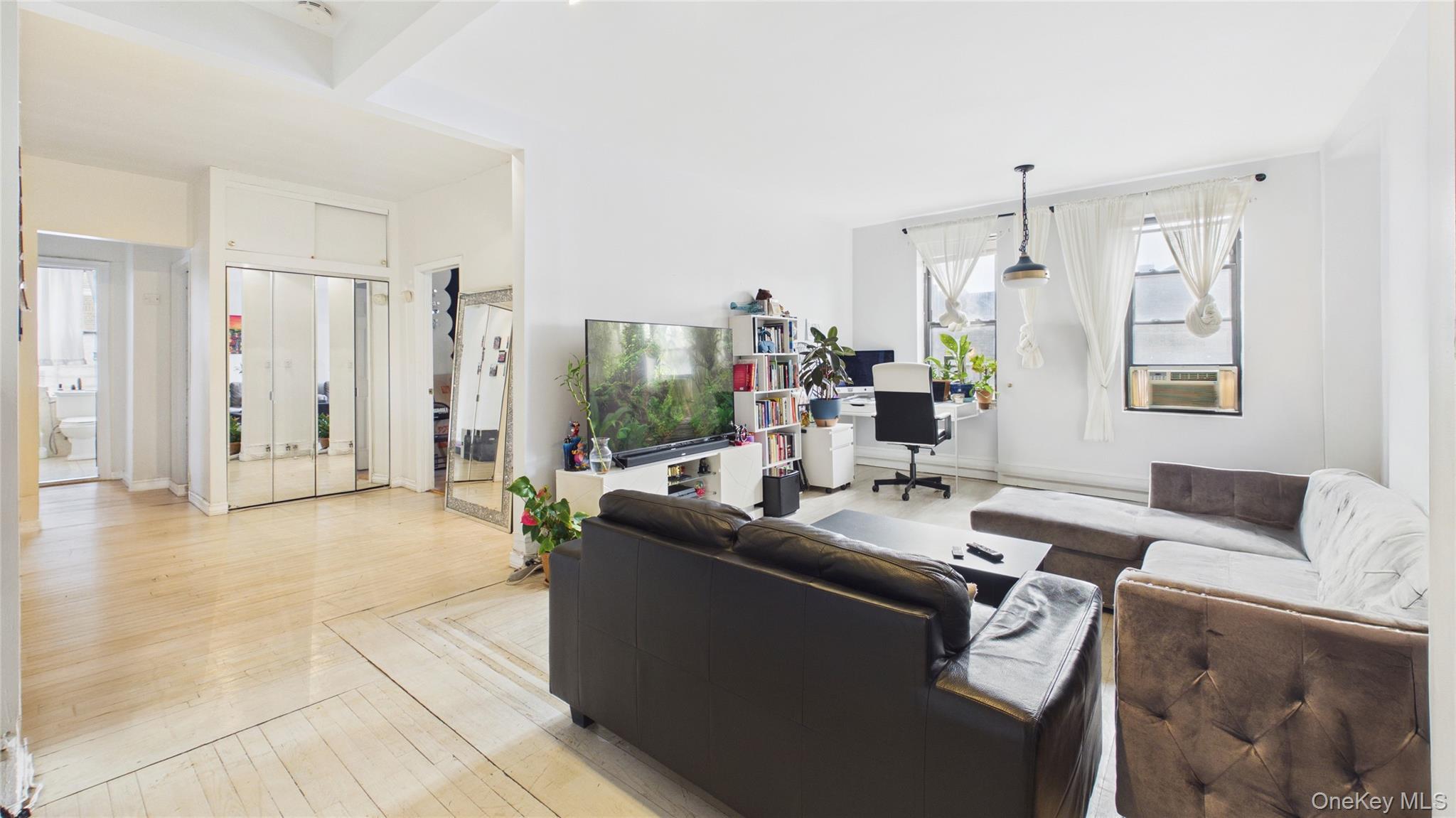 Condo 89th Queens, NY 11372, MLS-966851-2