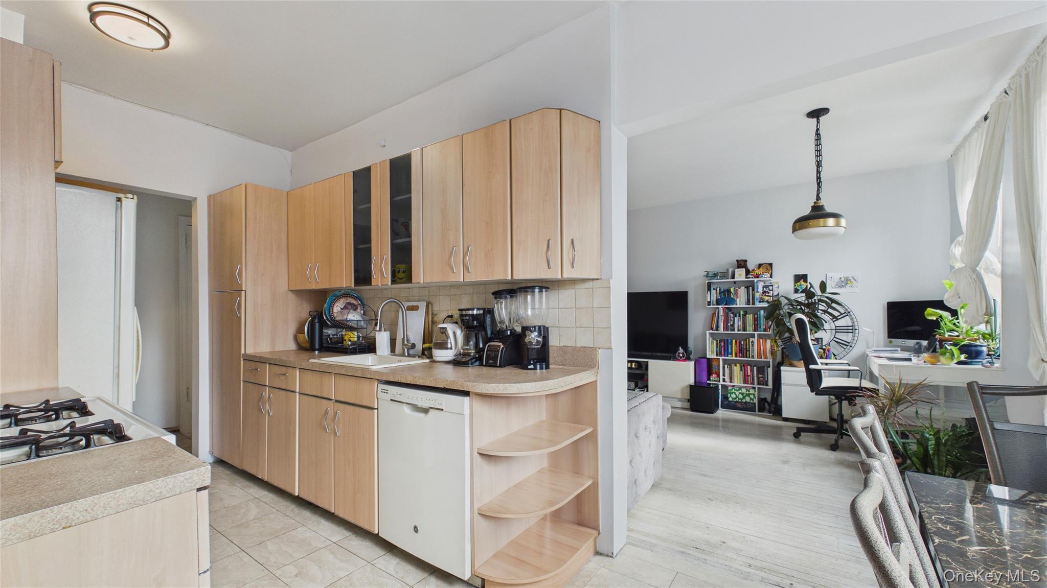 Condo 89th Queens, NY 11372, MLS-966851-5