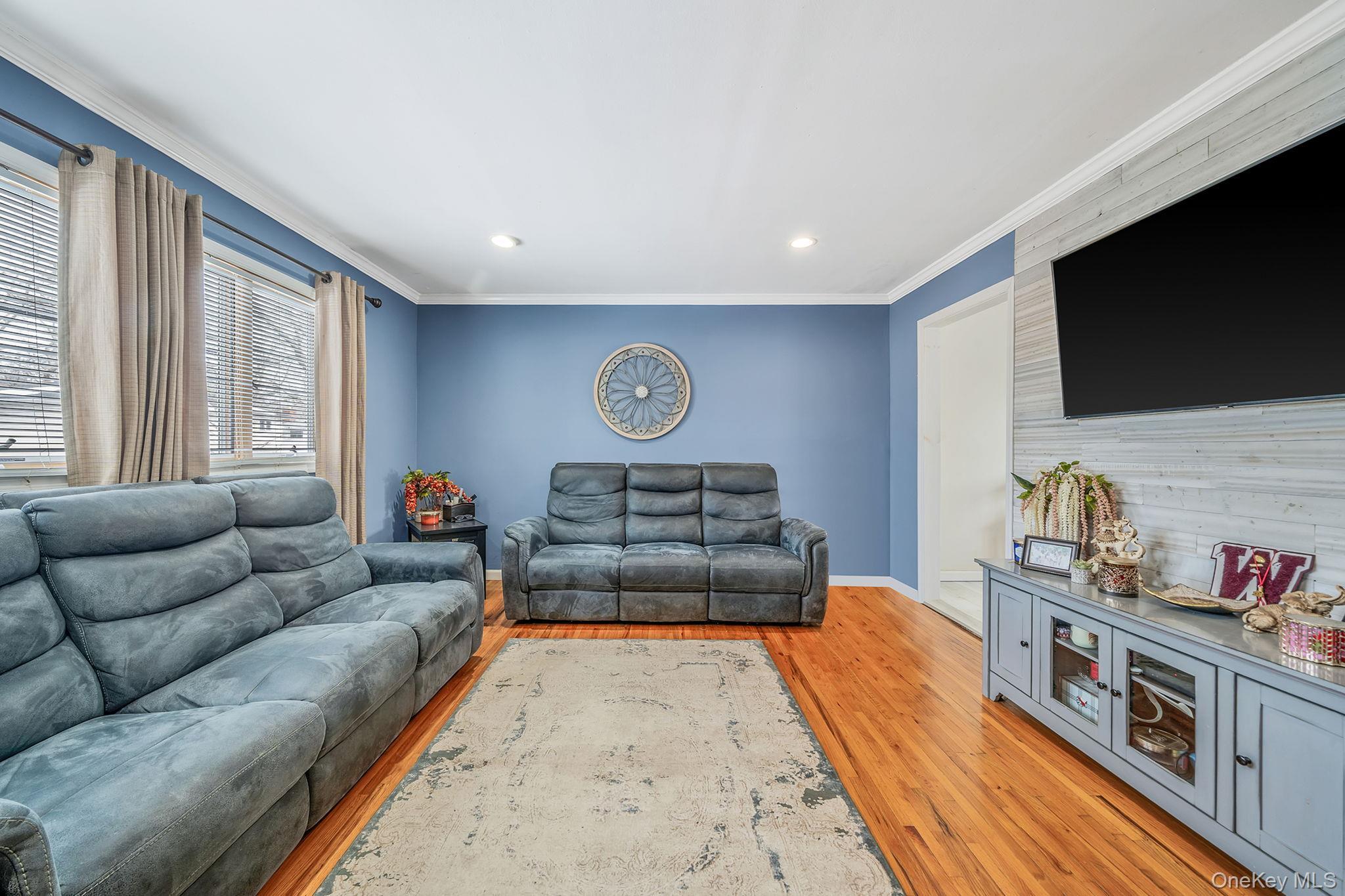 Single Family Lantern  Suffolk County, NY 11743, MLS-966865-3