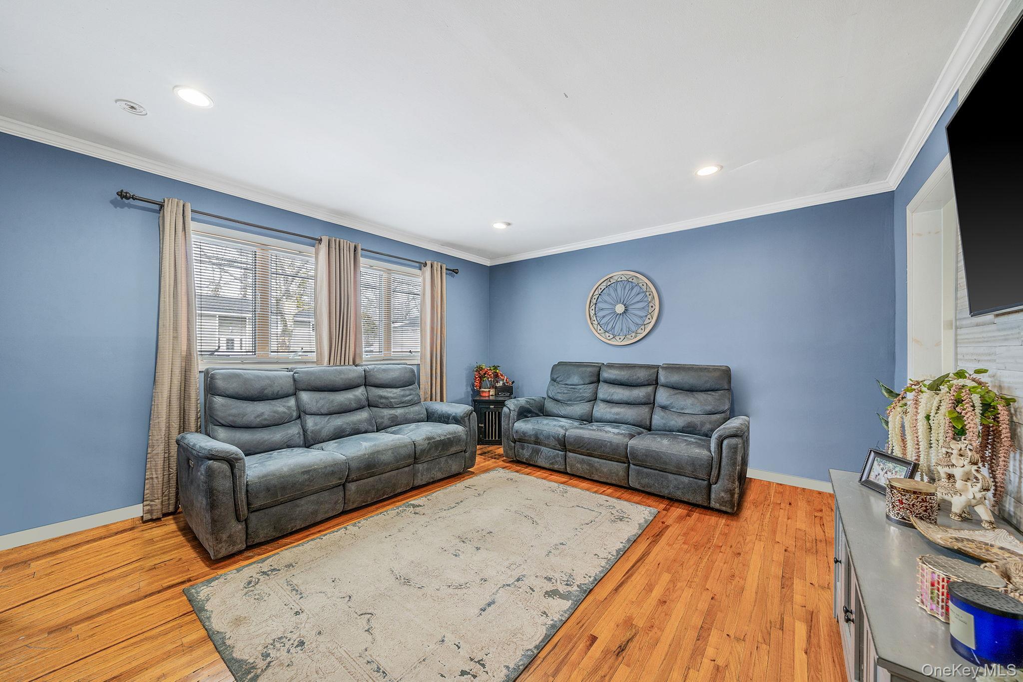 Single Family Lantern  Suffolk County, NY 11743, MLS-966865-4