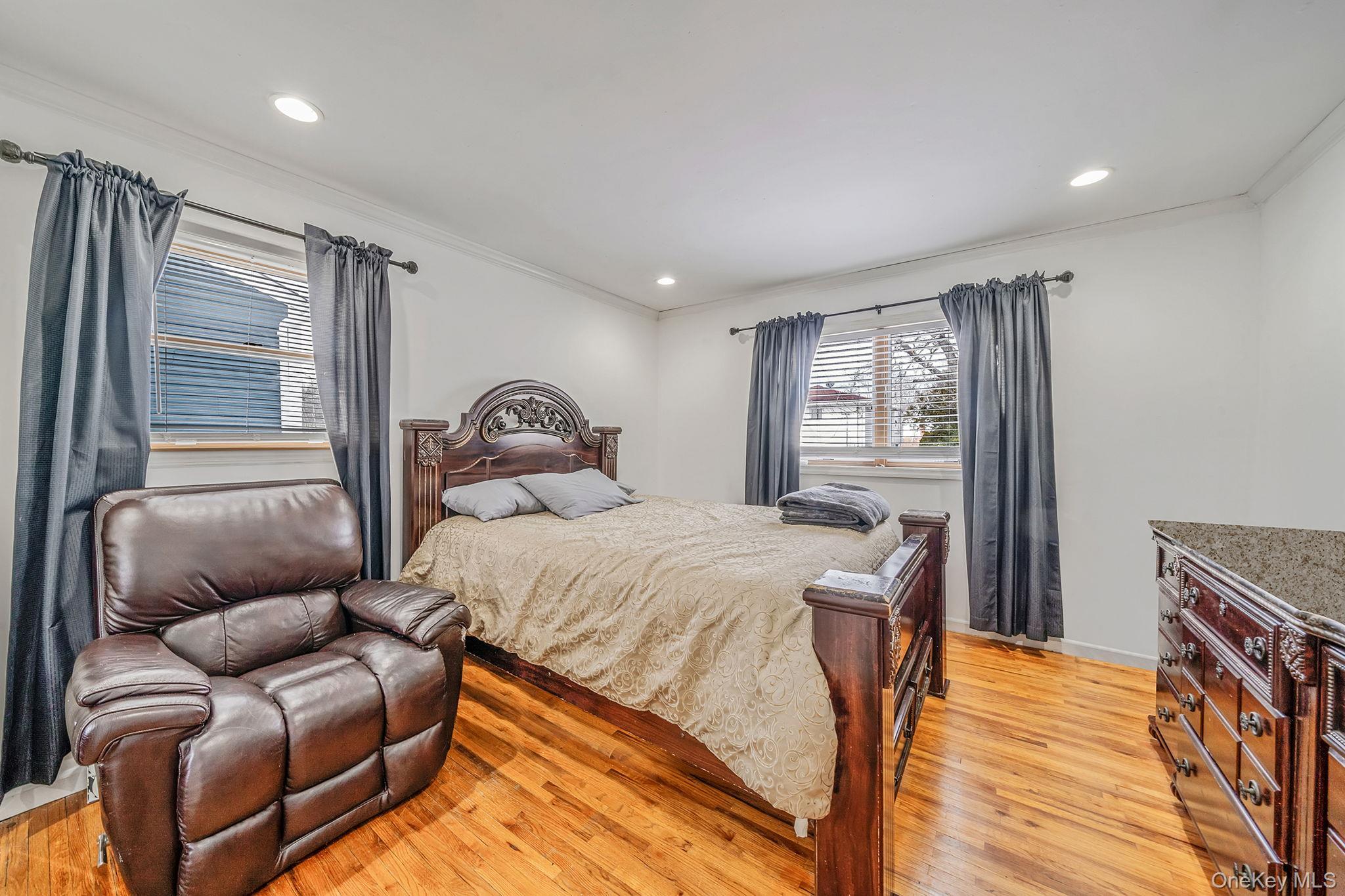 Single Family Lantern  Suffolk County, NY 11743, MLS-966865-9