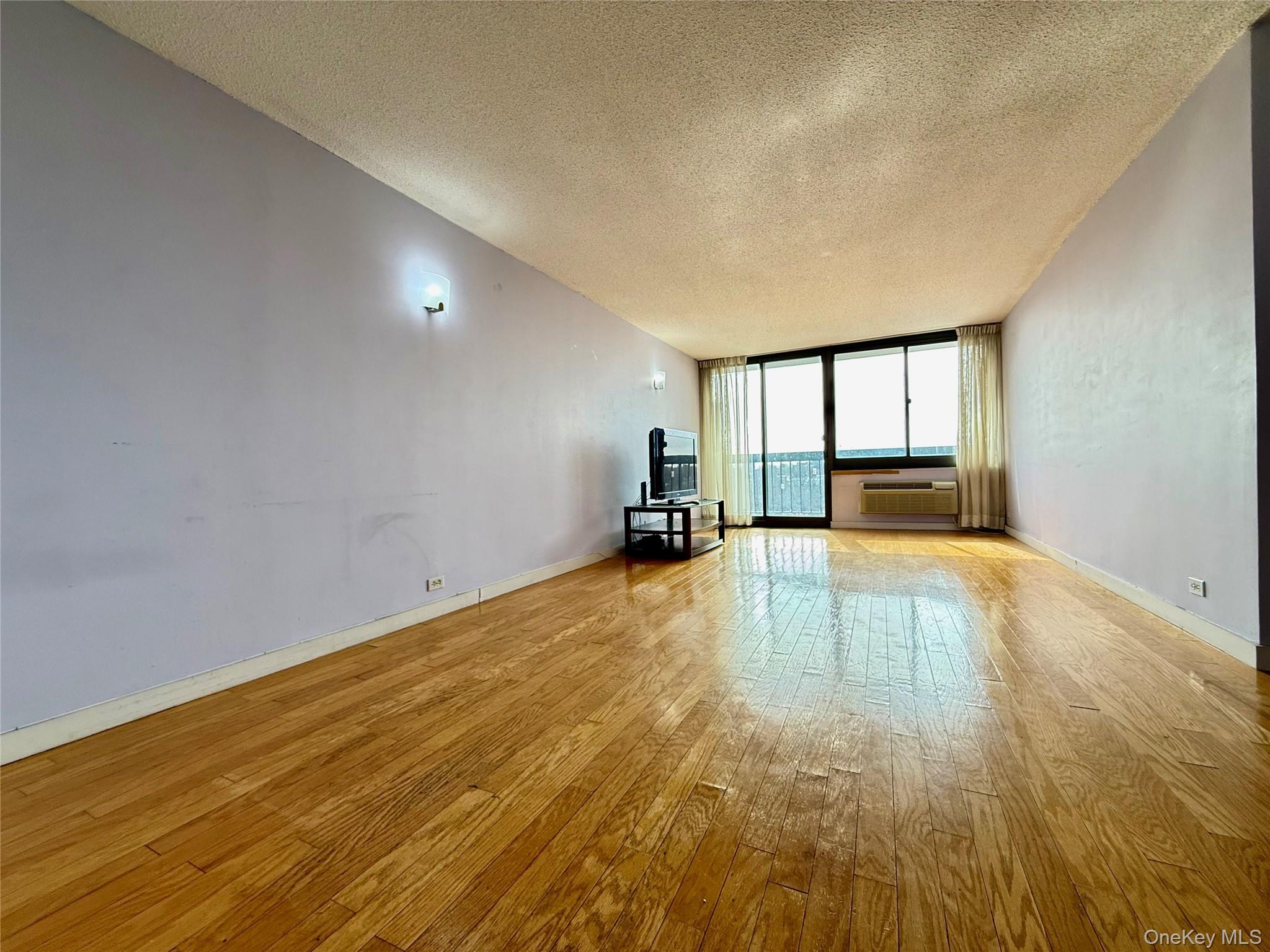 Apartment Union  Queens, NY 11367, MLS-966912-3