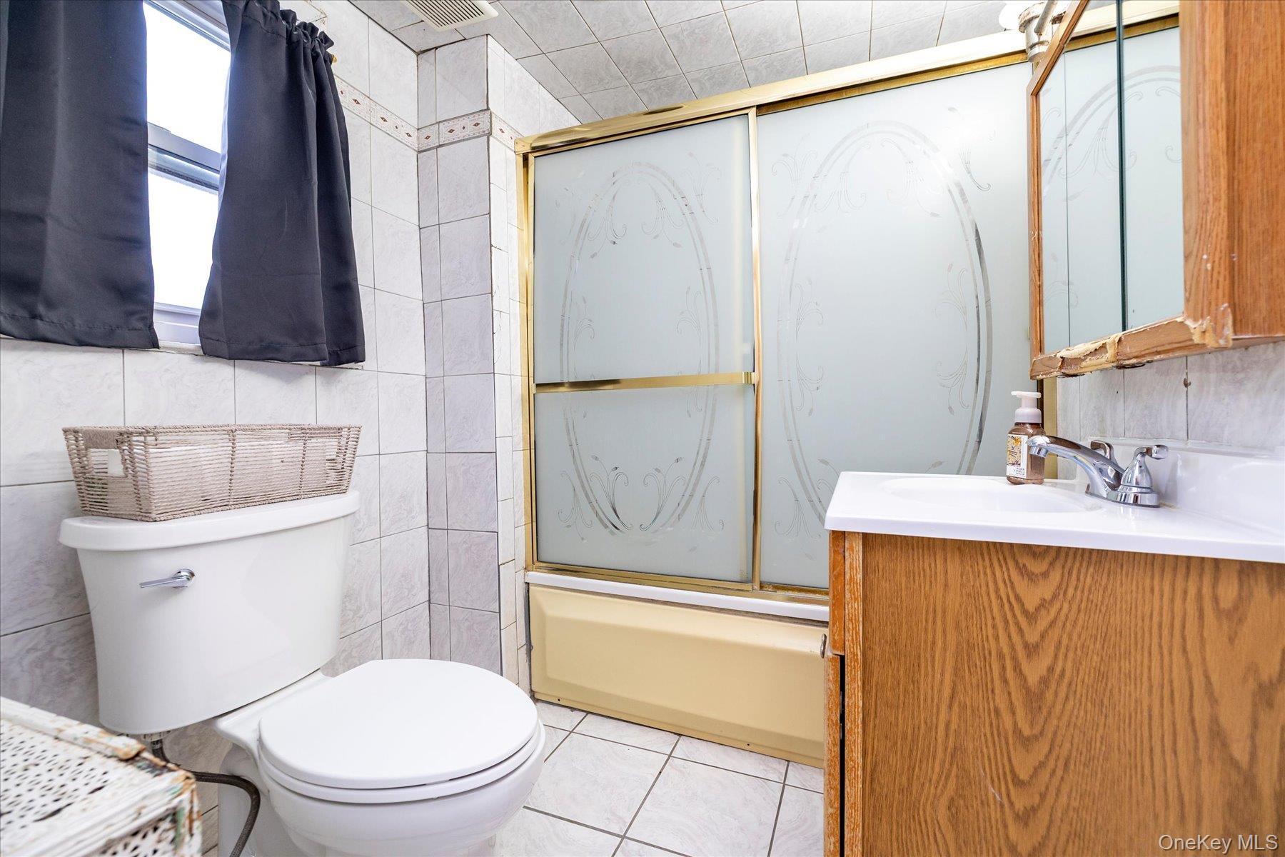 Single Family Hudson  Nassau County, NY 11580, MLS-966946-17