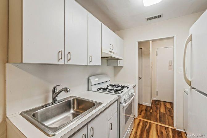 Coop Bowne  Queens, NY 11355, MLS-966983-9