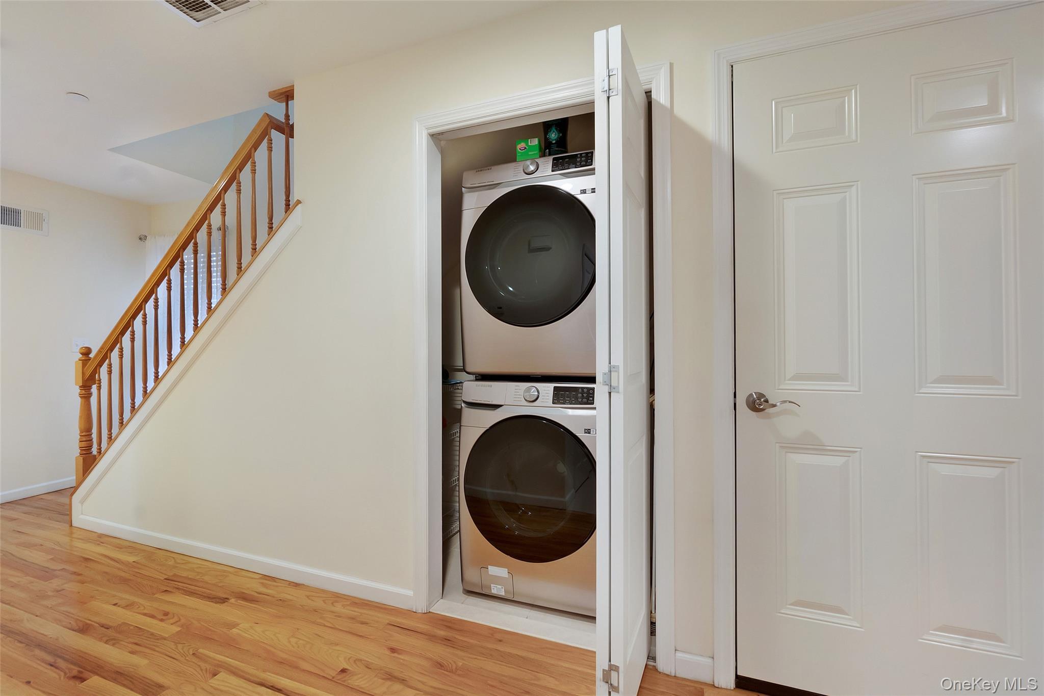 Single Family Janet  Queens, NY 11697, MLS-967034-10