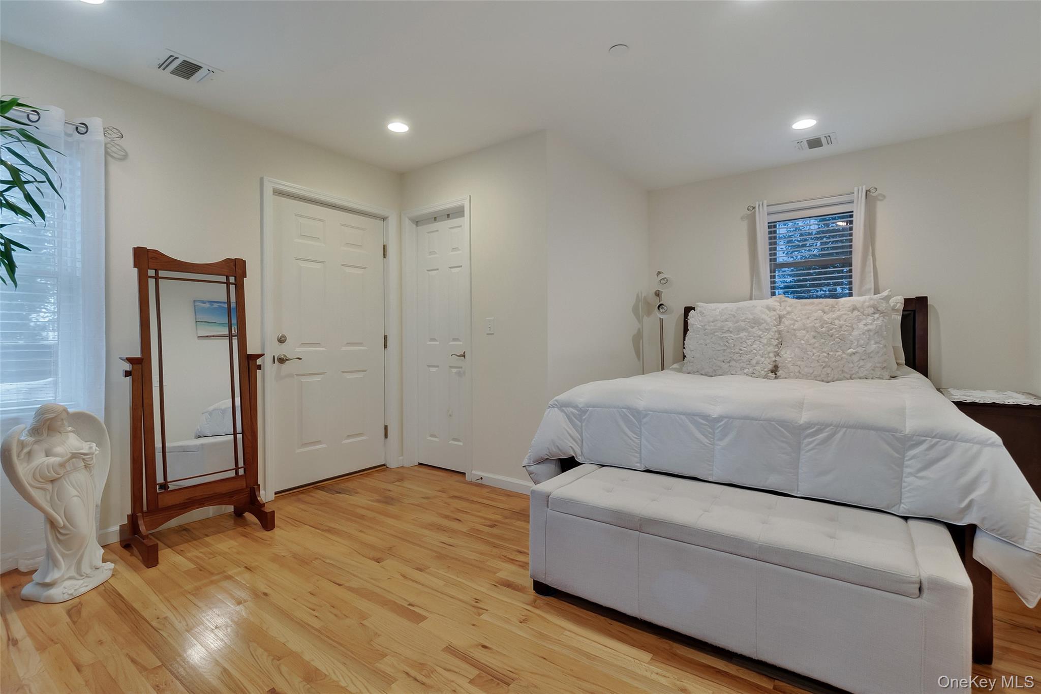 Single Family Janet  Queens, NY 11697, MLS-967034-15