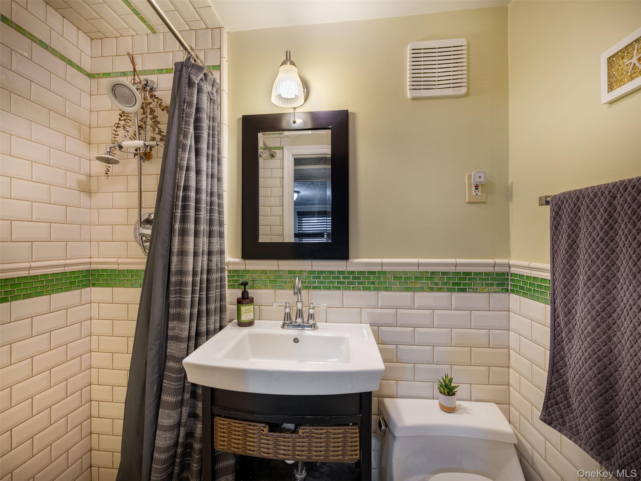 Single Family 49th Queens, NY 11105, MLS-967052-20