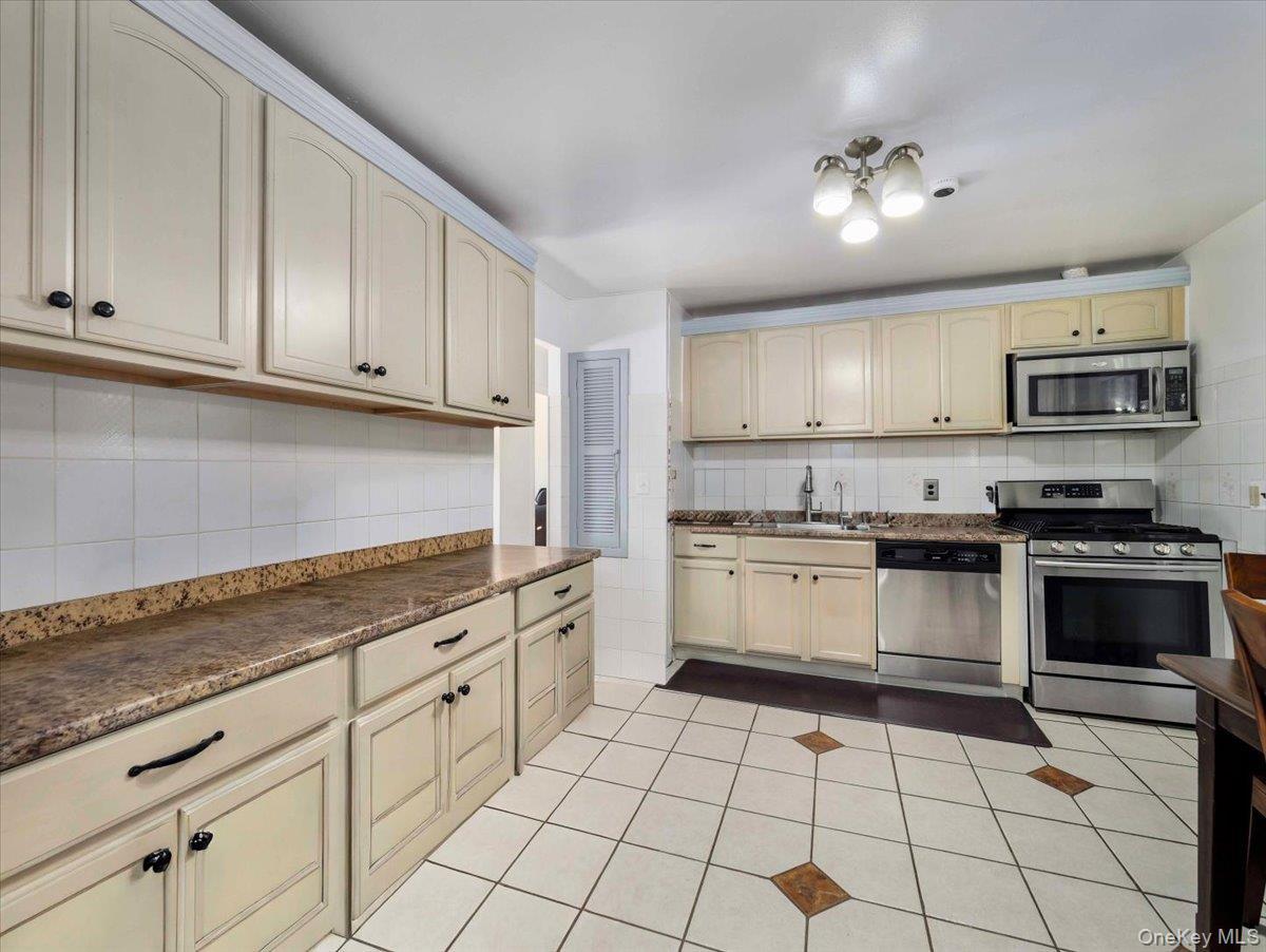 Single Family Govan  Rockland County, NY 10980, MLS-967129-14