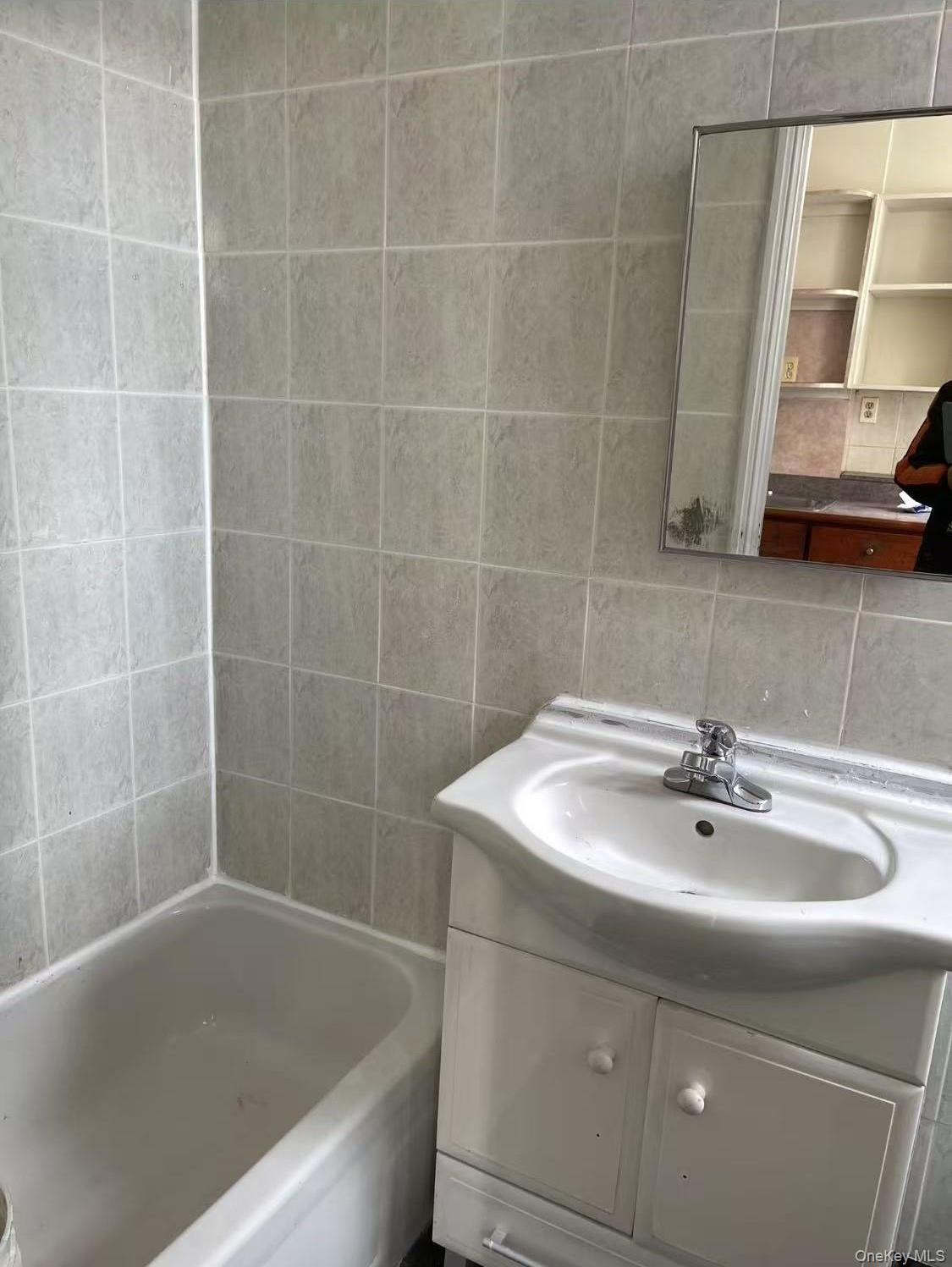 Apartment Manahan St  Brooklyn, NY 11237, MLS-967163-7