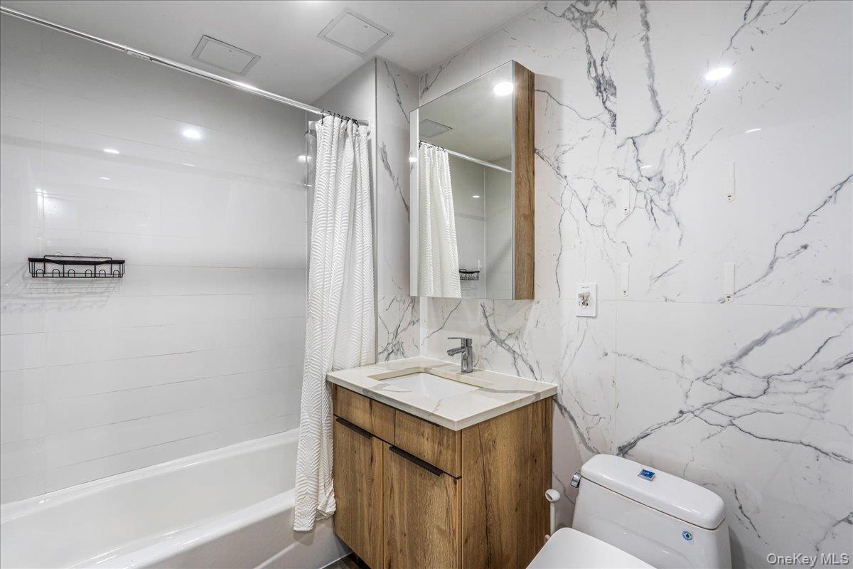 Condo 39th  Queens, NY 11101, MLS-967192-6