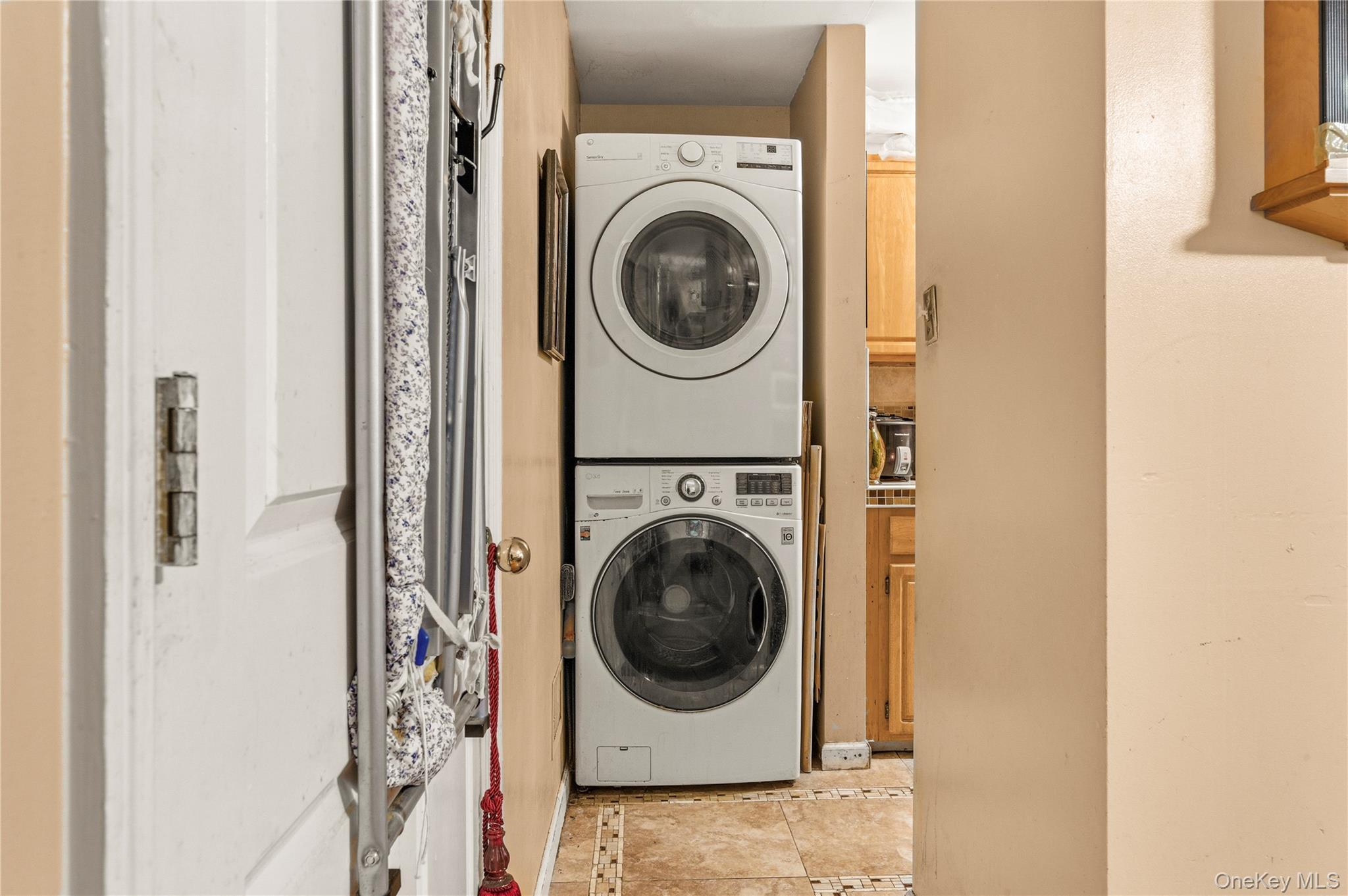 Single Family Beech  Bronx, NY 10454, MLS-967196-10