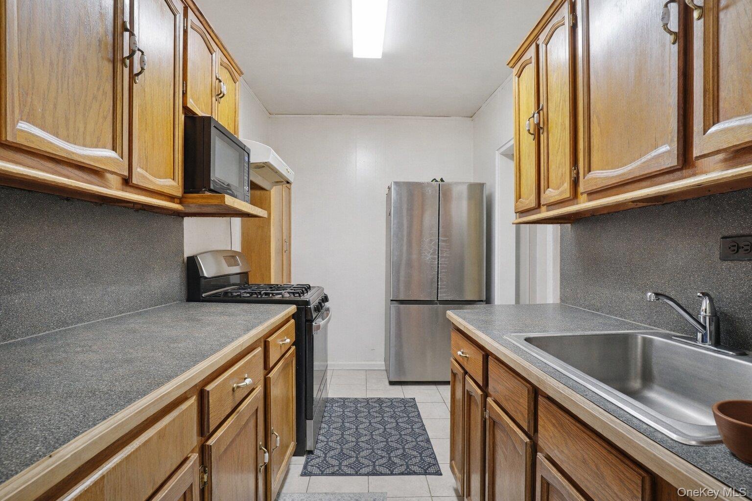 Single Family Wheeler  Bronx, NY 10472, MLS-967235-5