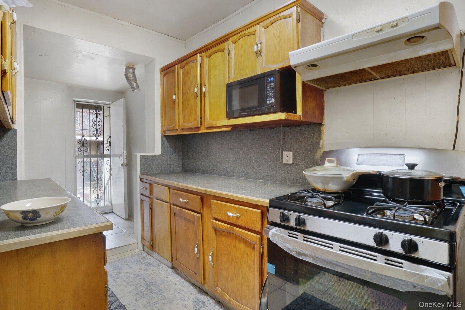 Single Family Wheeler  Bronx, NY 10472, MLS-967235-6