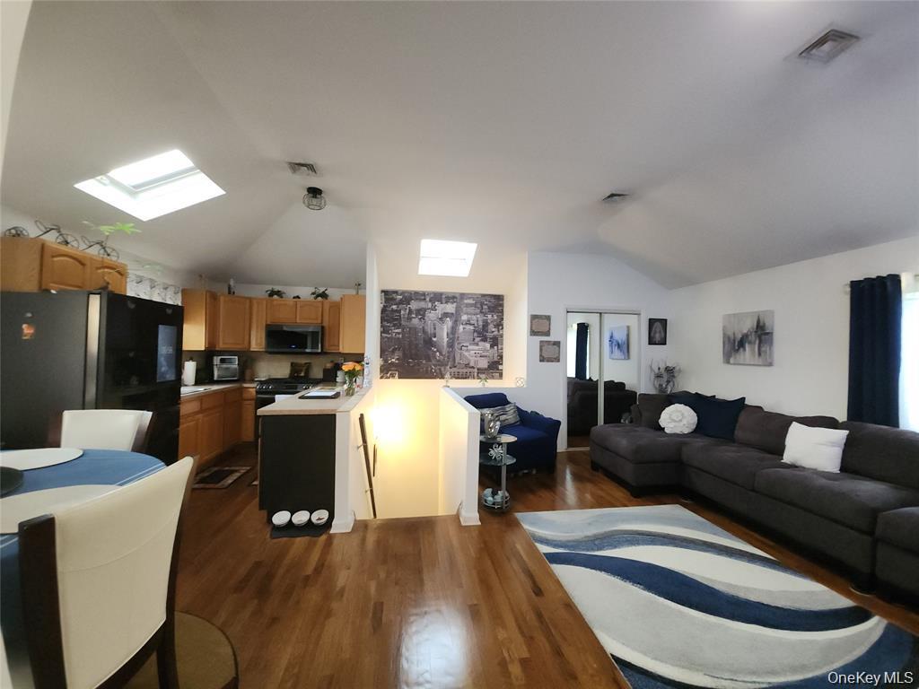 Single Family Longstreet Avenue Bronx, NY 10465, MLS-967291-21