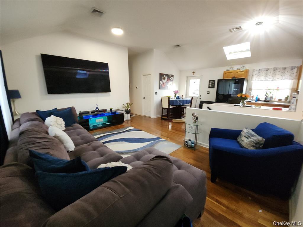 Single Family Longstreet Avenue Bronx, NY 10465, MLS-967291-23
