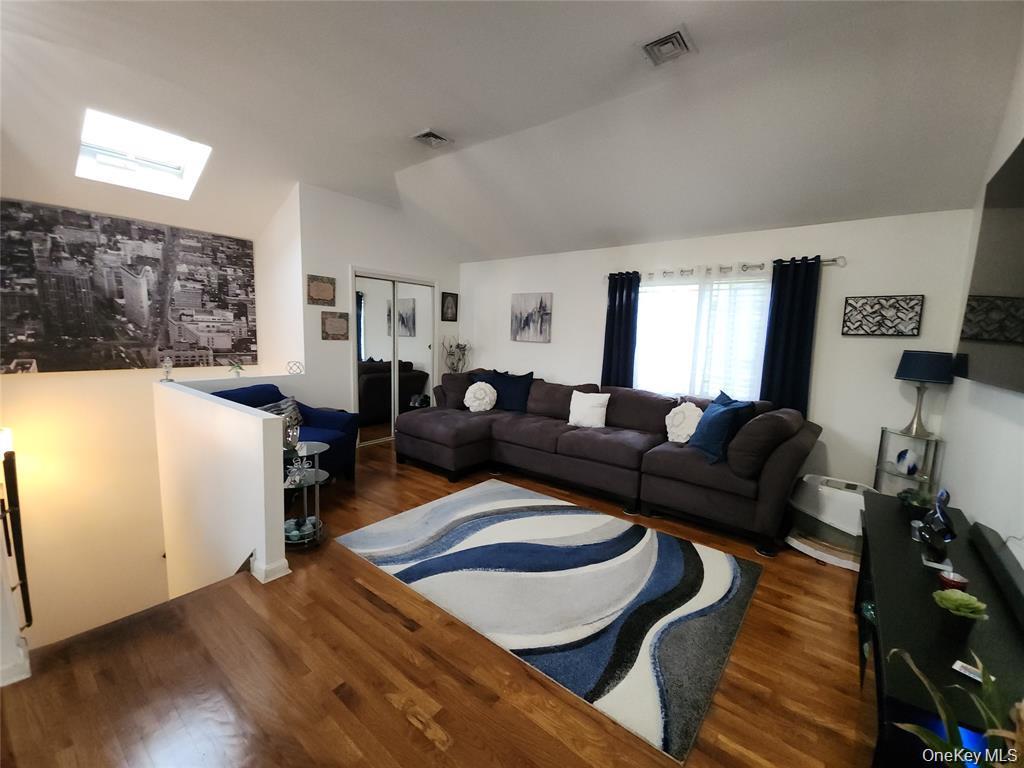 Single Family Longstreet Avenue Bronx, NY 10465, MLS-967291-24