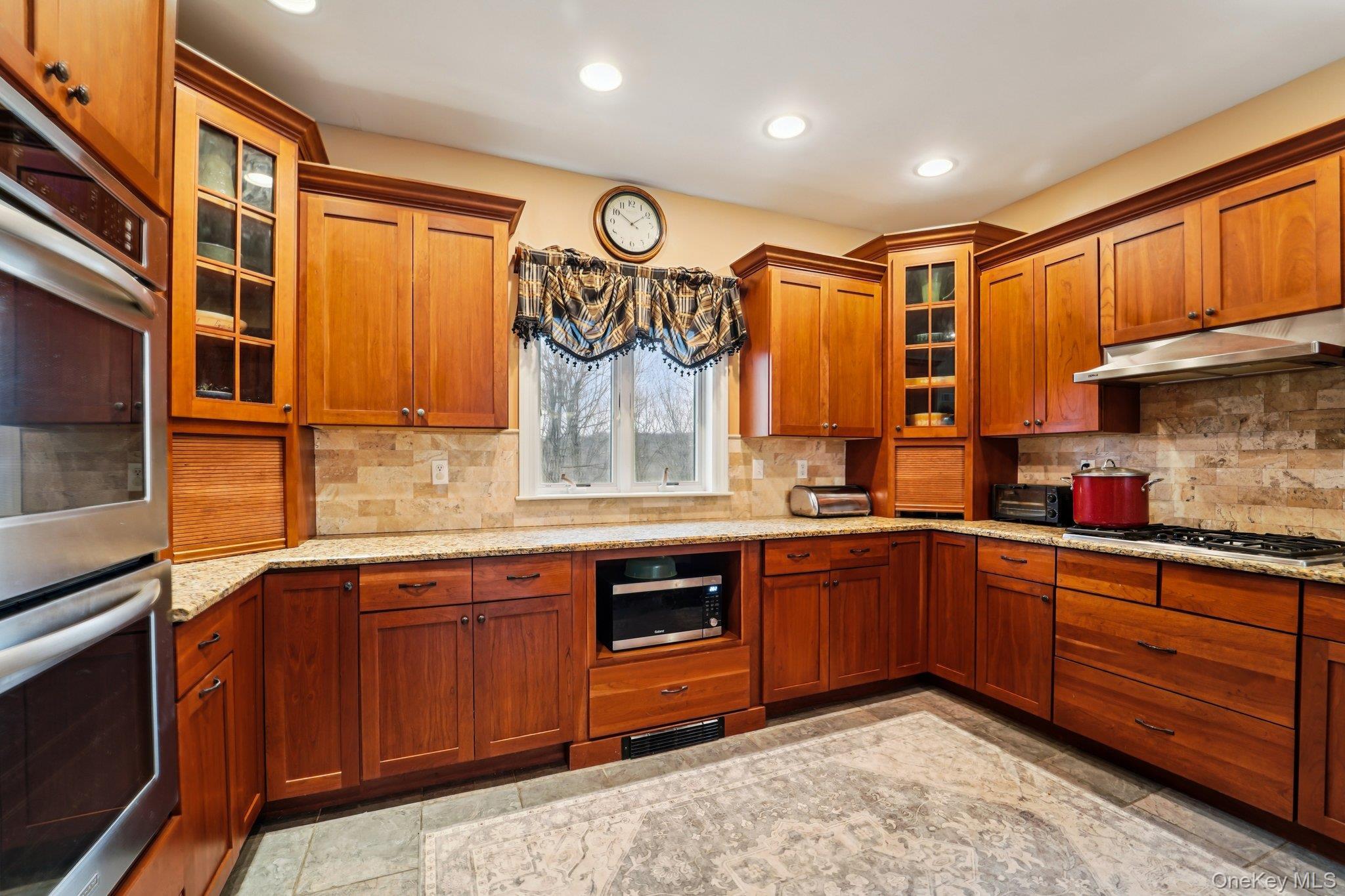 Single Family Navajo Trail Rockland County, NY 10974, MLS-967313-16