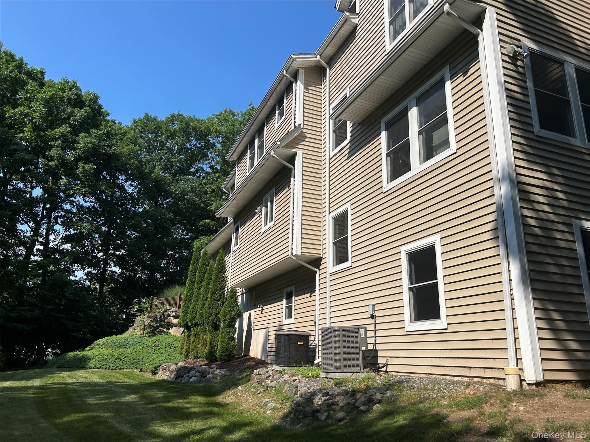Single Family Navajo Trail Rockland County, NY 10974, MLS-967313-44