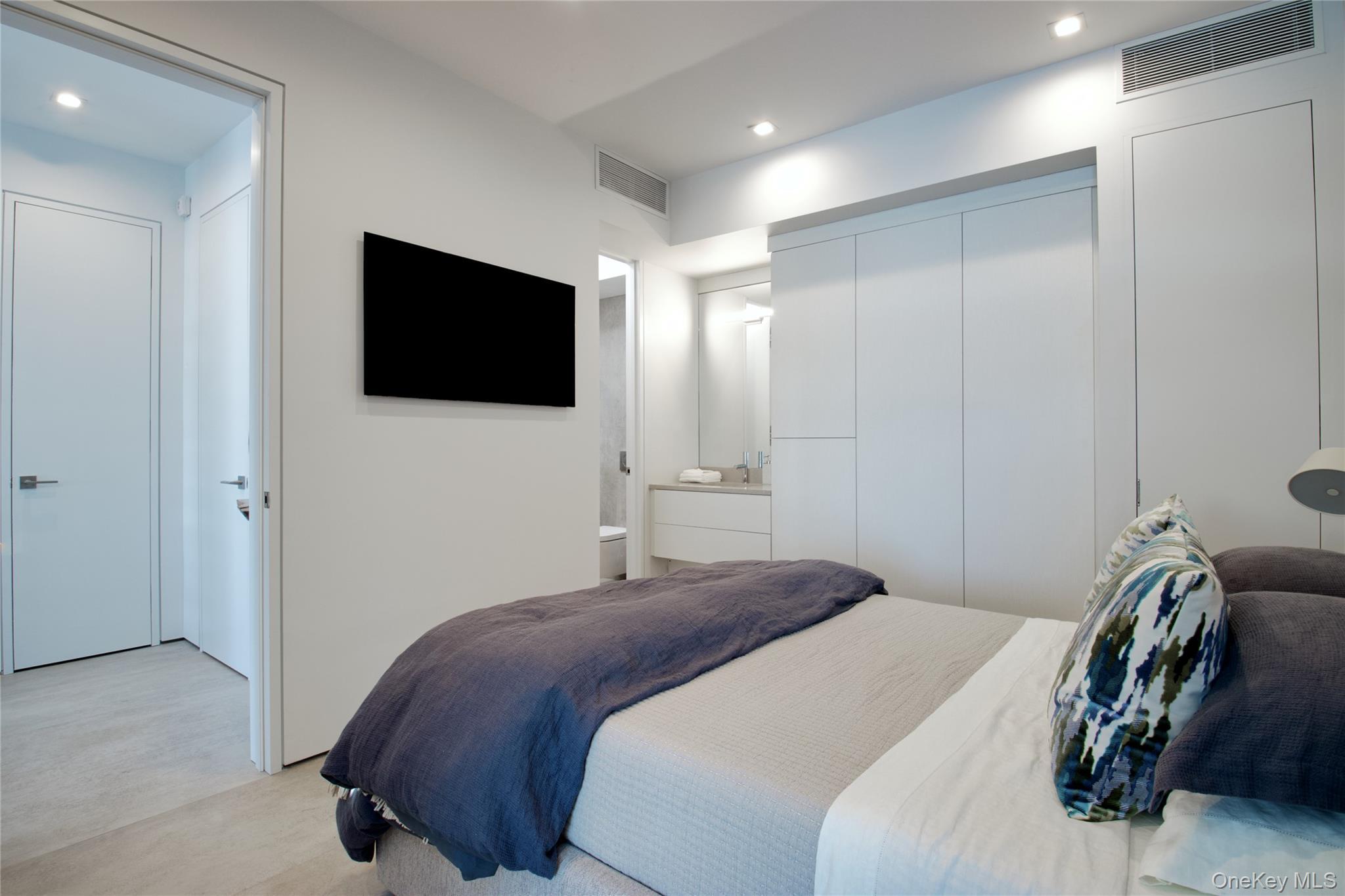 Coop West Shore  Nassau County, NY 11050, MLS-967343-8