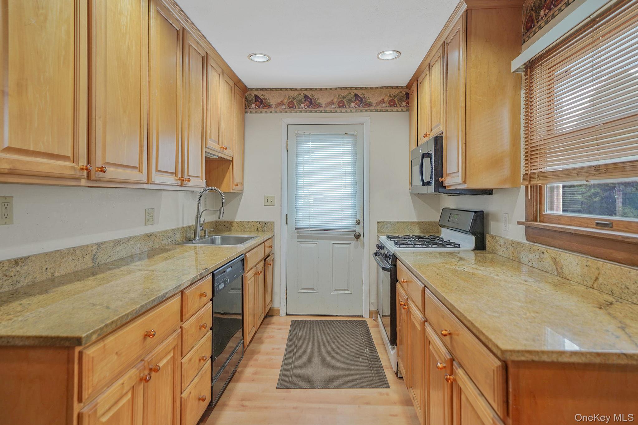 Single Family New Suffolk County, NY 11725, MLS-967355-10