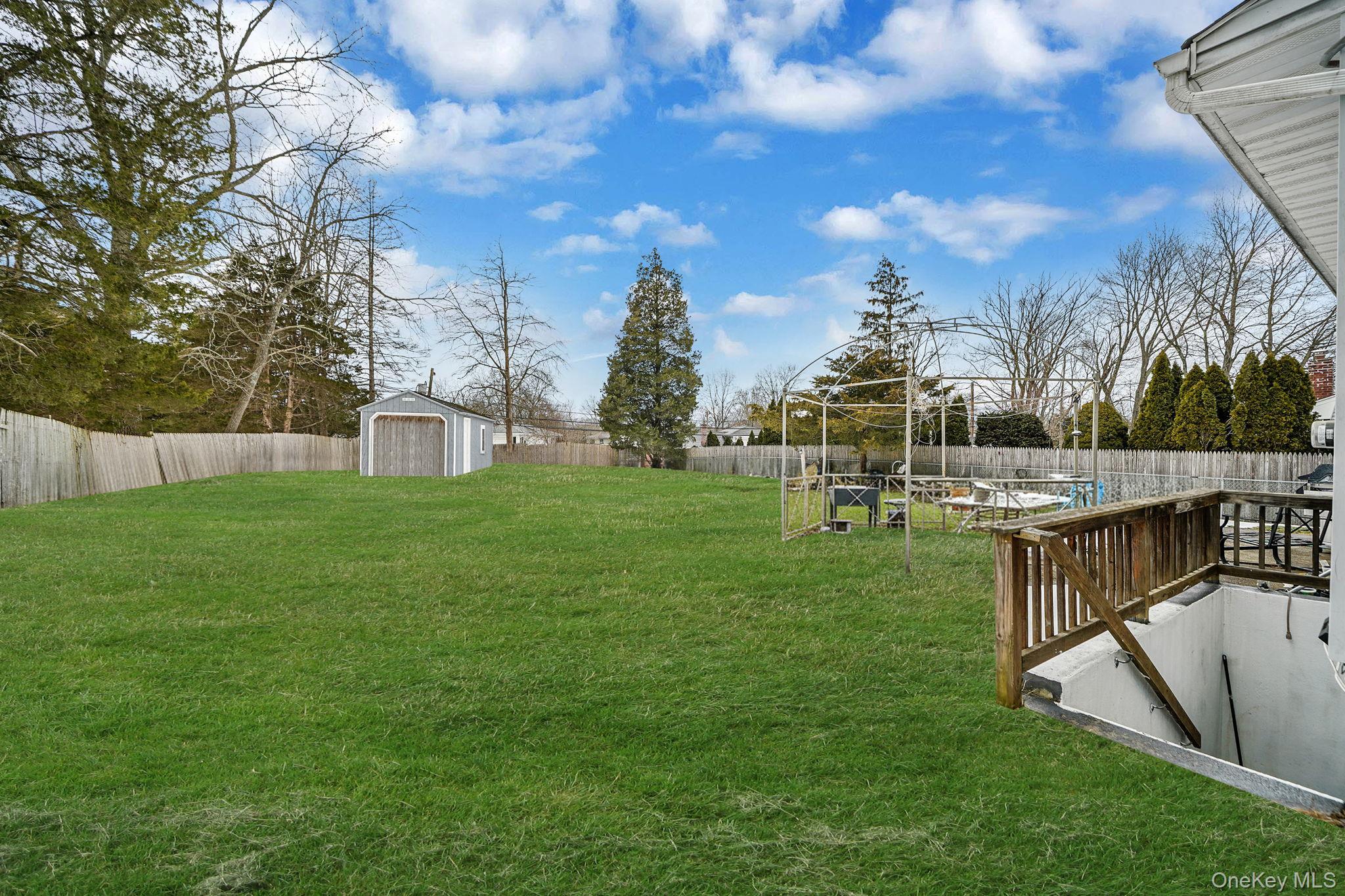 Single Family New  Suffolk County, NY 11725, MLS-967355-12